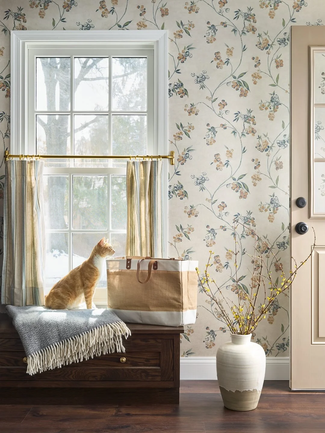 Some more favorites from my recent shoot with @whitakerinteriors. 

Interior Design: @whitakerinteriors 
Styling: @clararoseinteriordesign 
Creative Direction: @todd_howard_ezrin

&hellip;

Photo by and copyright @briandistadphoto. Written permission