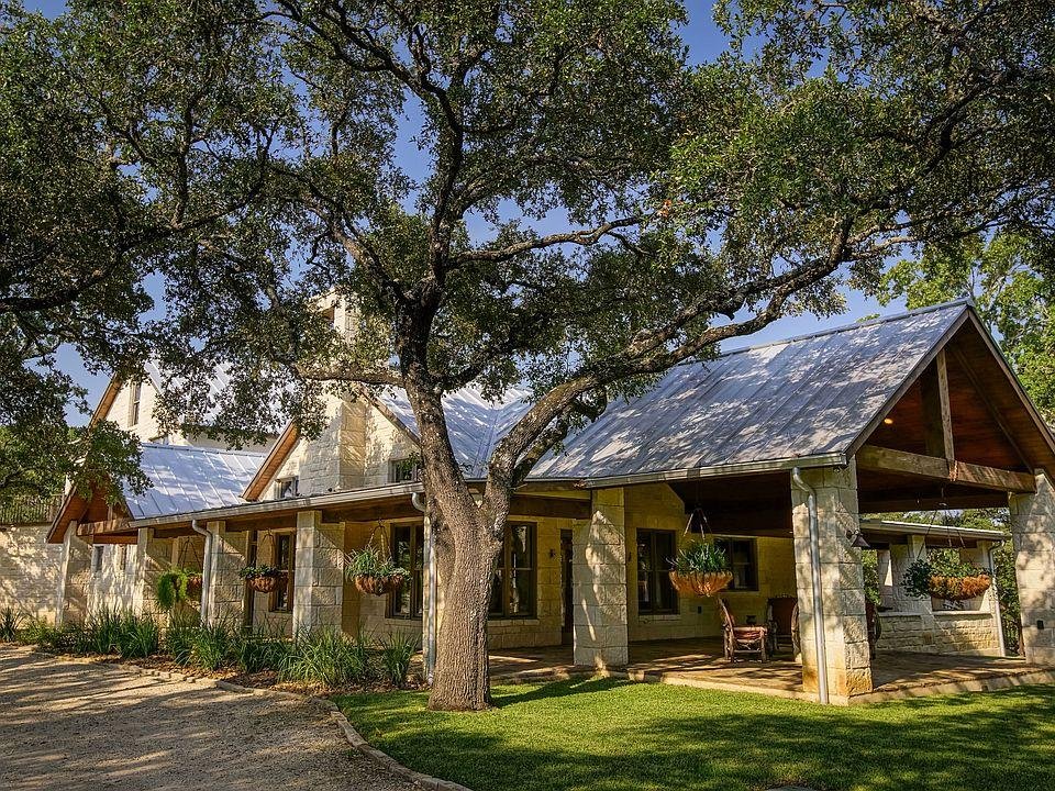Your own Boerne or Hill Country listing photography showing a home with a larger lot.