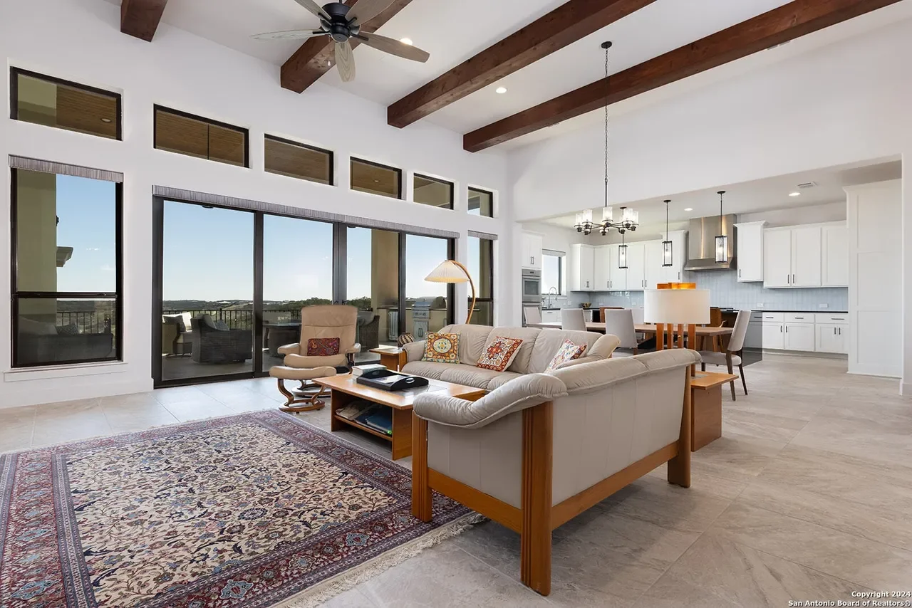 27 Mariposa Pkwy E Boerne, TX 78006 Family area