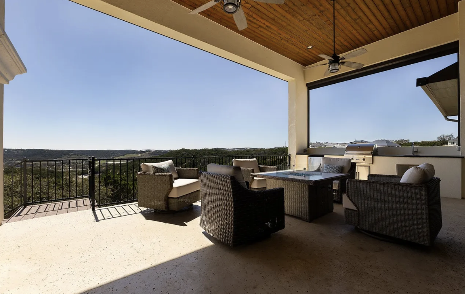 27 Mariposa Pkwy E Boerne, TX 78006 Balcony
