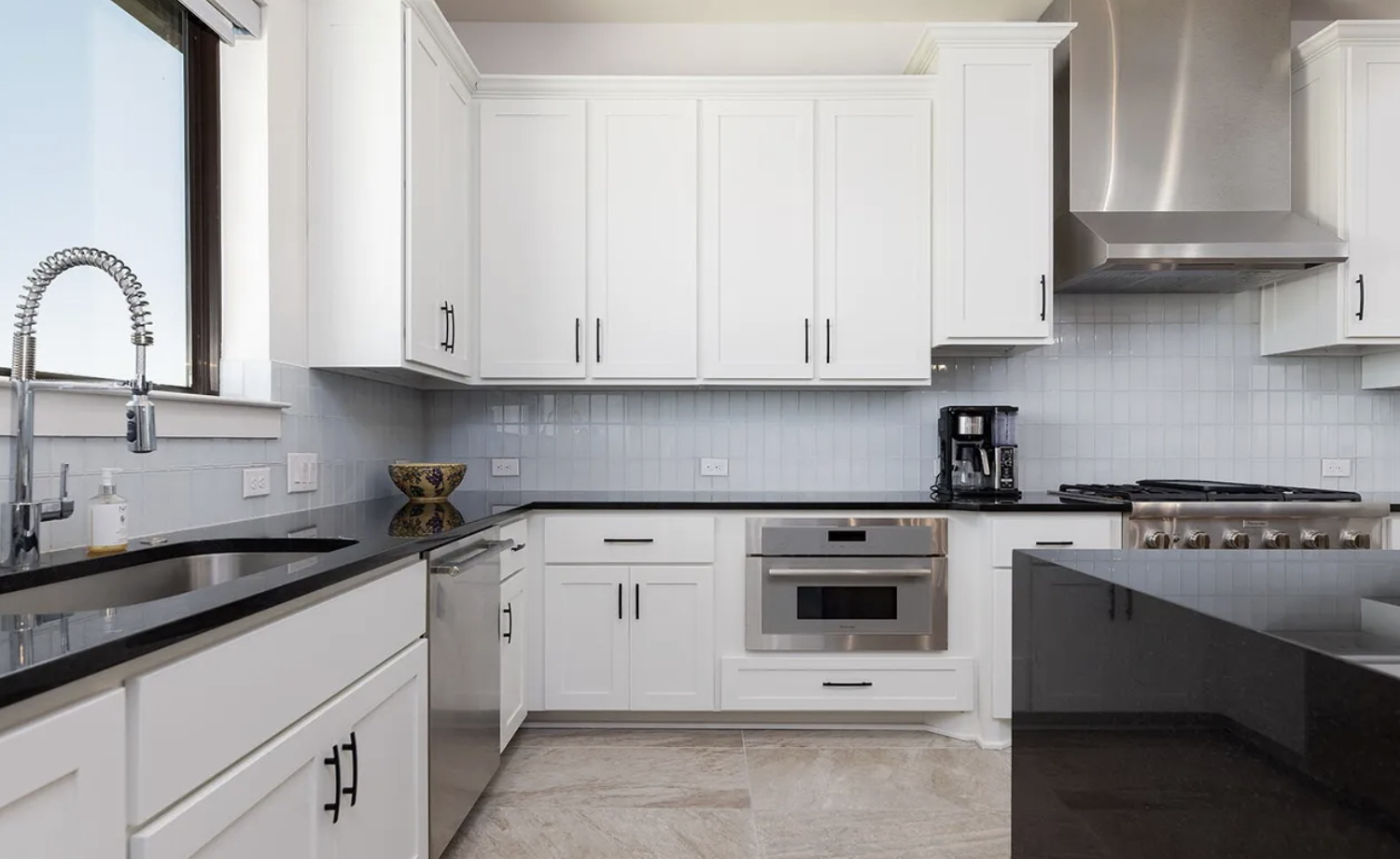27 Mariposa Pkwy E Boerne, TX 78006 Kitchen
