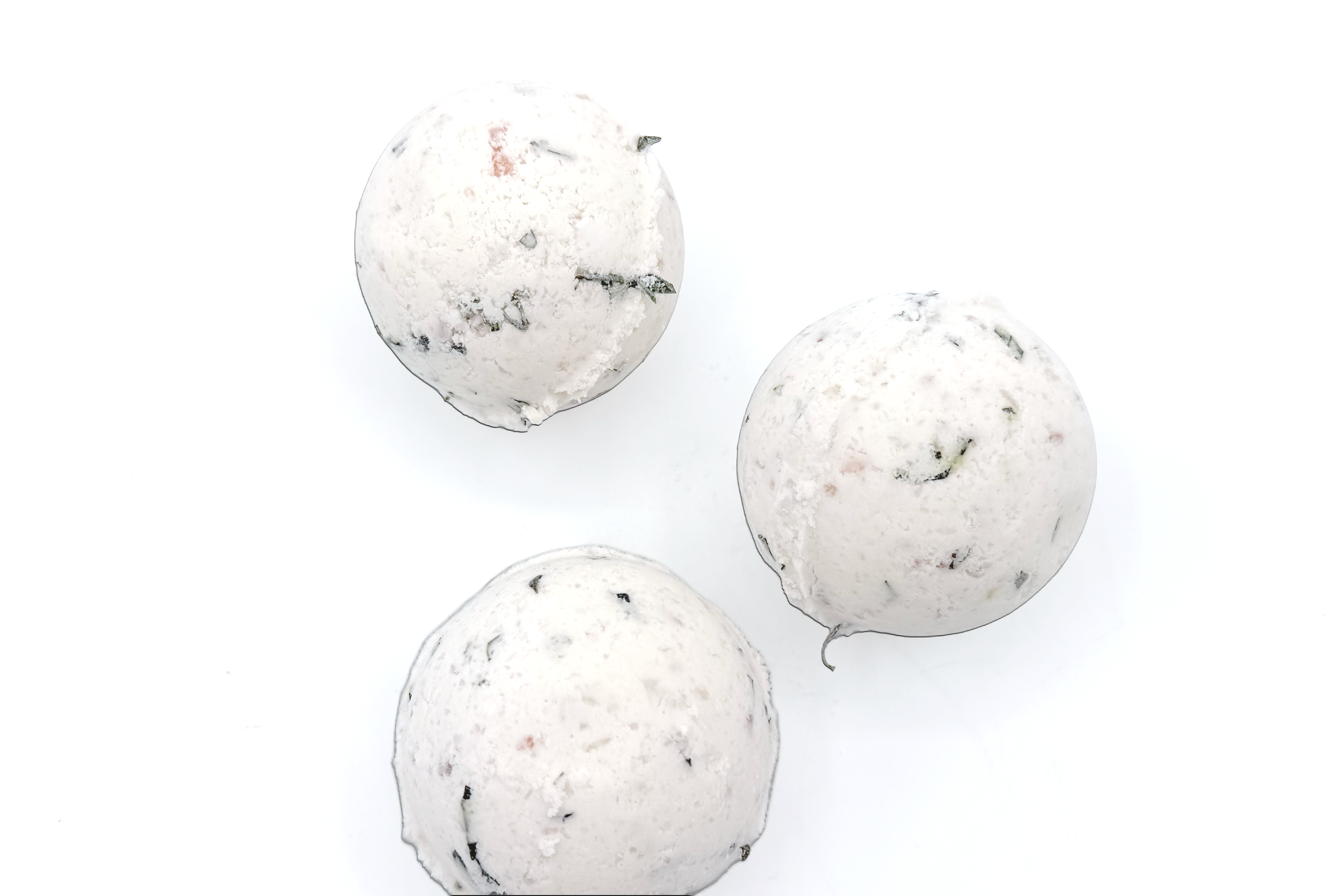 relaxing+lavender+bath+bombs.png