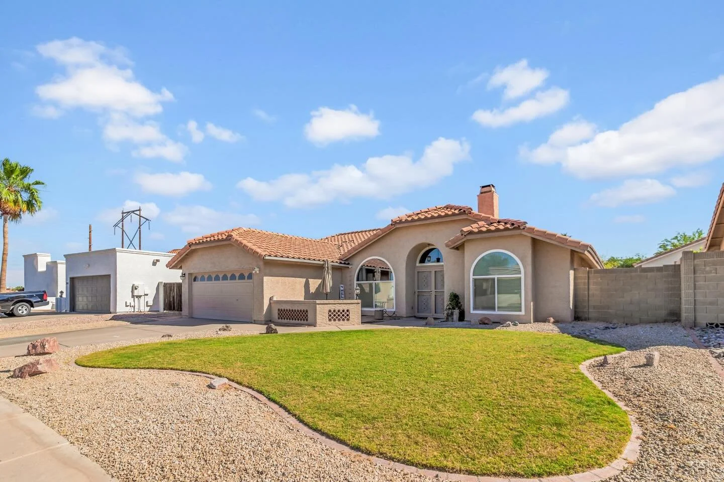 You can schedule, pay, download and create marketing materials all in one place with REPAZ. Book today!

#realestatephotos #realestatephotographers #azrealestate