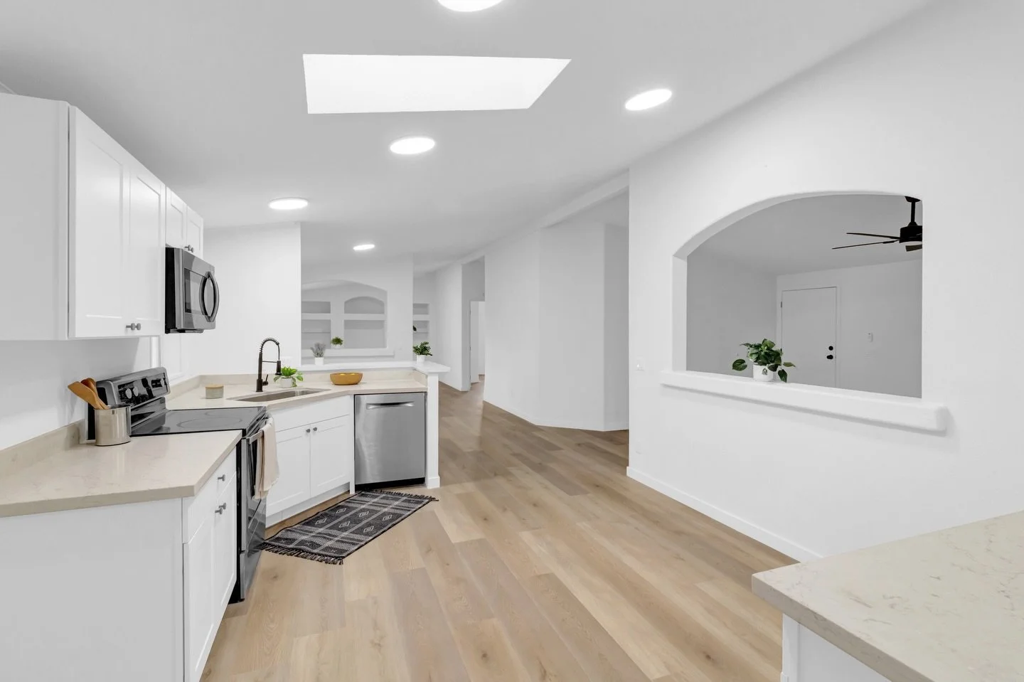 Did you know REPAZ offers branded single property websites and marketing materials at no extra cost with every listing? From booking to delivery, we truly are a one-stop-shop. 

#realestatephotographers #realestatephoto #phoenixrealestate #mesareales