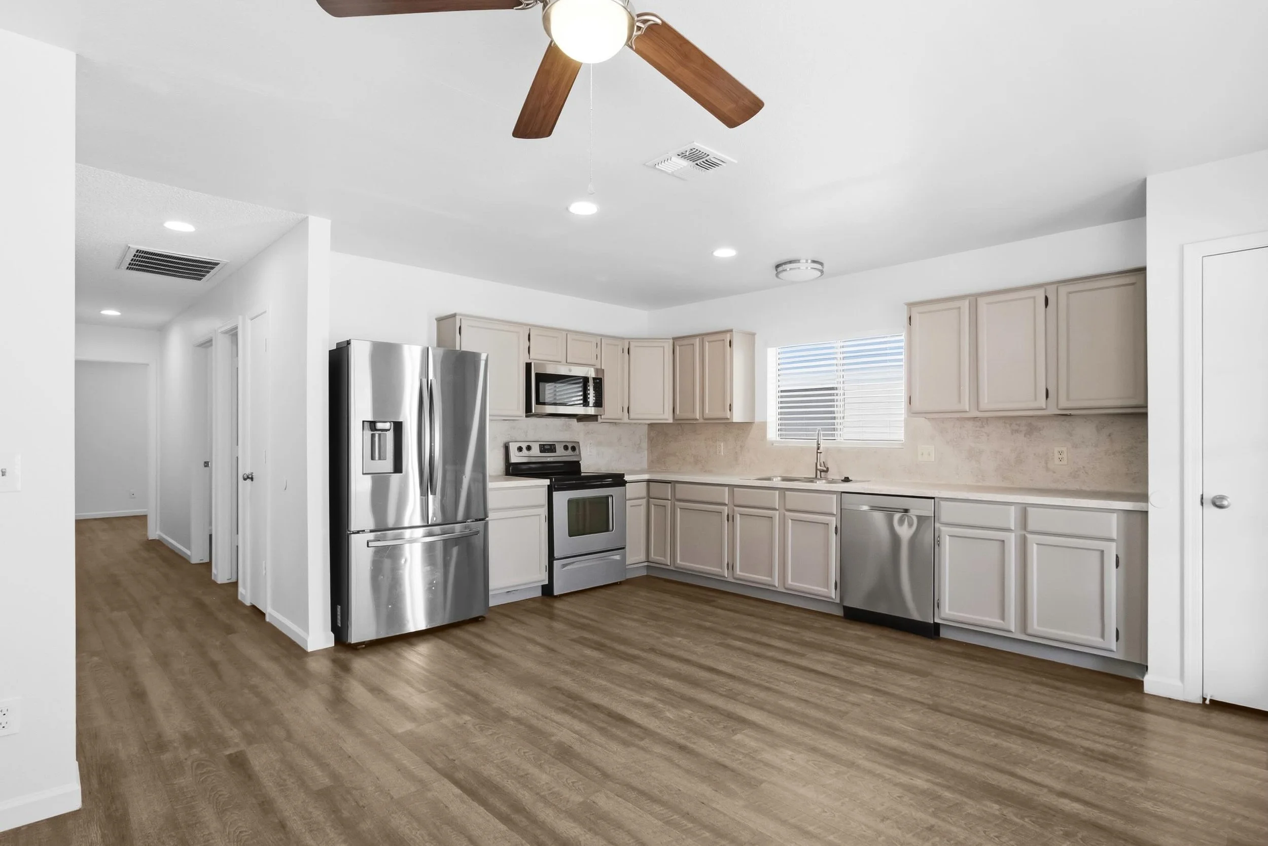 New listing in Glendale, AZ! 

The agent texted me at 11AM, I was on site by 3PM and she had the photos the next day at 8AM! Book with me and I'll make sure you get your images ASAP. 

#realestatephoto #azrealestate
