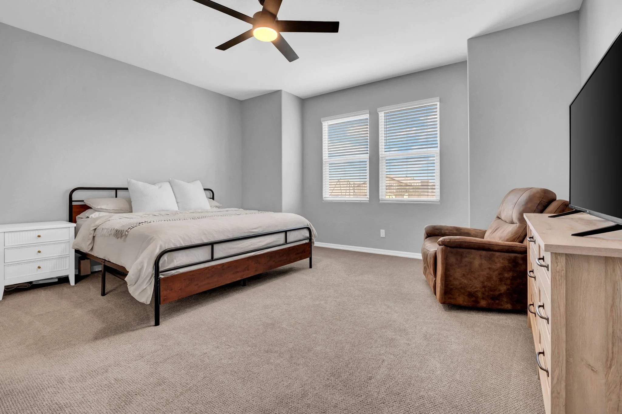 17-web-or-mls-8429 W Atlantis Way-14.jpg