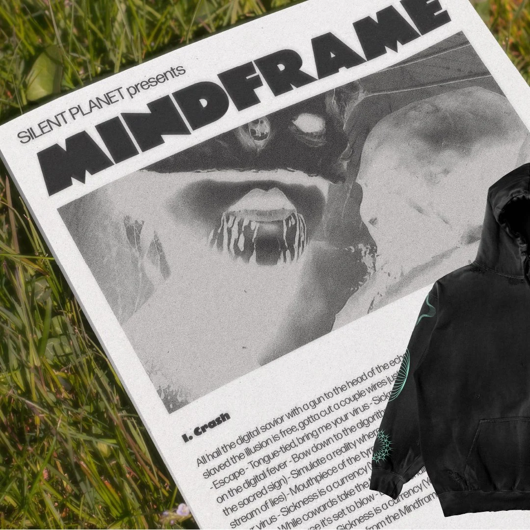 Affiche promotionnelle pour le film "Mindframe" par Silent Planet, avec une image en noir et blanc d’un visage humanoïde ou extraterrestre, accompagnée de texte descriptif.