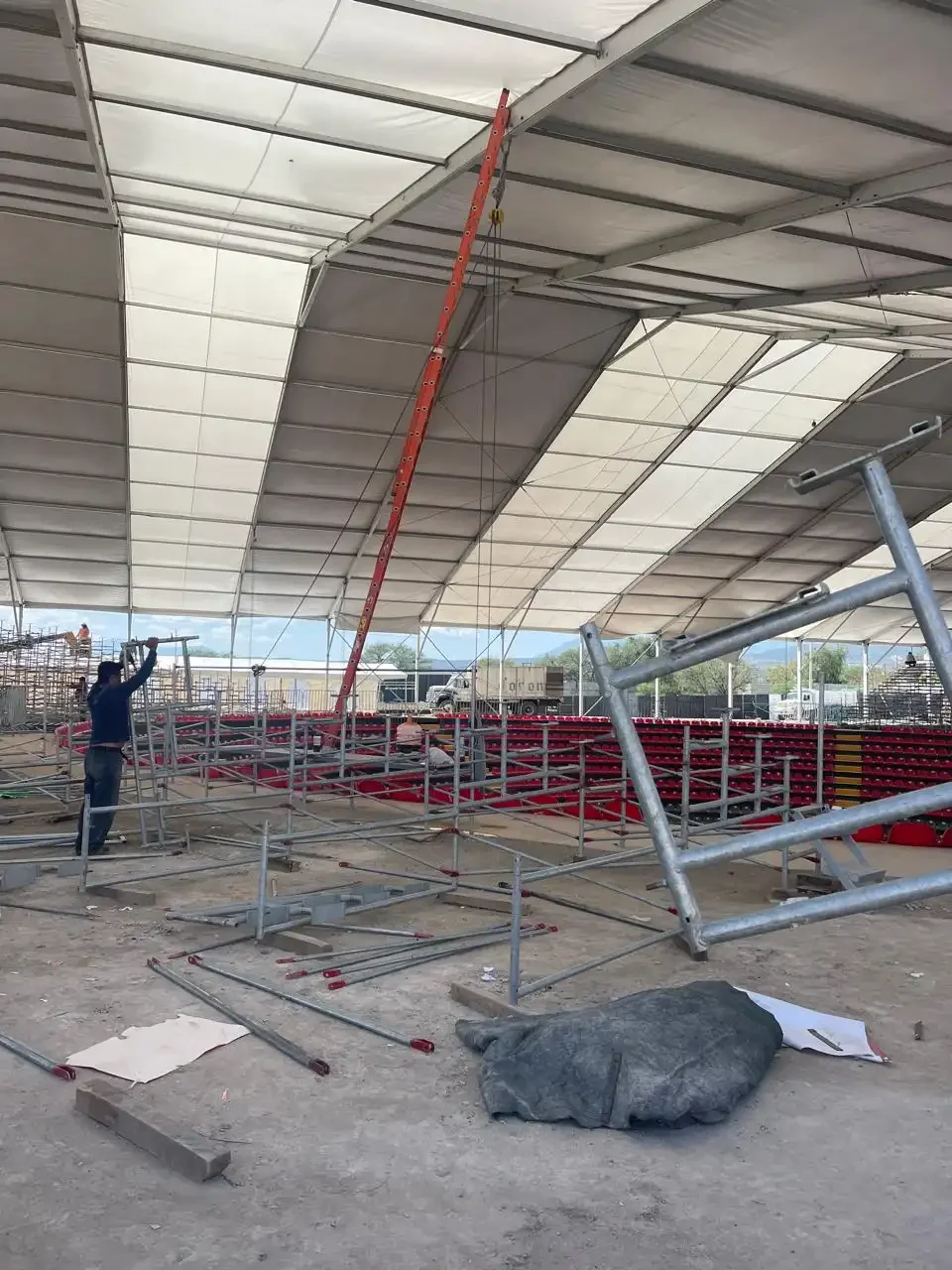 Montaje de Carpa Dos Aguas para Recinto Ferial. Tehuacán, Puebla. - 2022