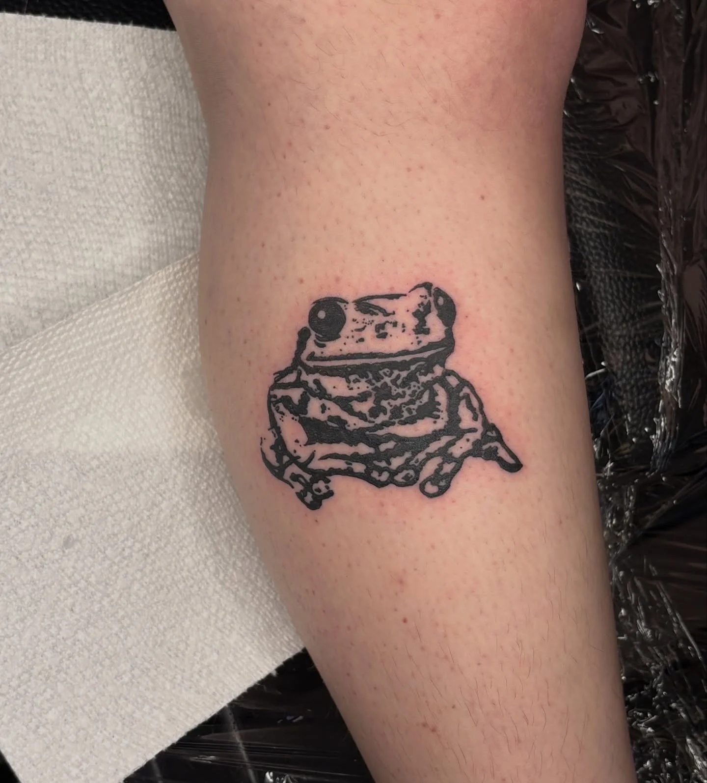 Frog flash for Sophia

Booking March 

Upcoming events:
February 13th: $31 Flash event, food, vendors, and more!

#tattoos#columbustattooers#blackworktattoo#frogtattoo#tattooartist