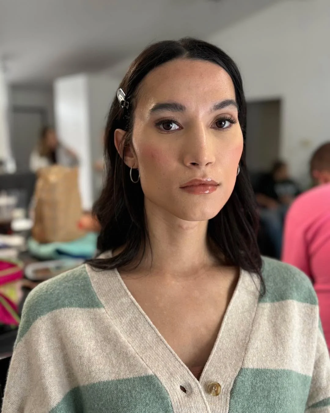 Soft, fresh, and effortlessly elevated.

This look is all about enhancing natural beauty with a glowing complexion, soft sculpting, and a glossy neutral lip that brings everything together. The eyes stay defined yet delicate, creating that perfect ba