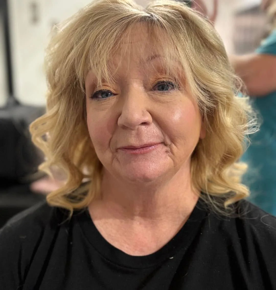 ✨ Soft, timeless glam for mature skin ✨
I loved creating this radiant look that enhances her natural beauty with a fresh glow and soft, blended tones. Light definition on the eyes, a healthy flush on the cheeks, and a smooth, luminous complexion brin