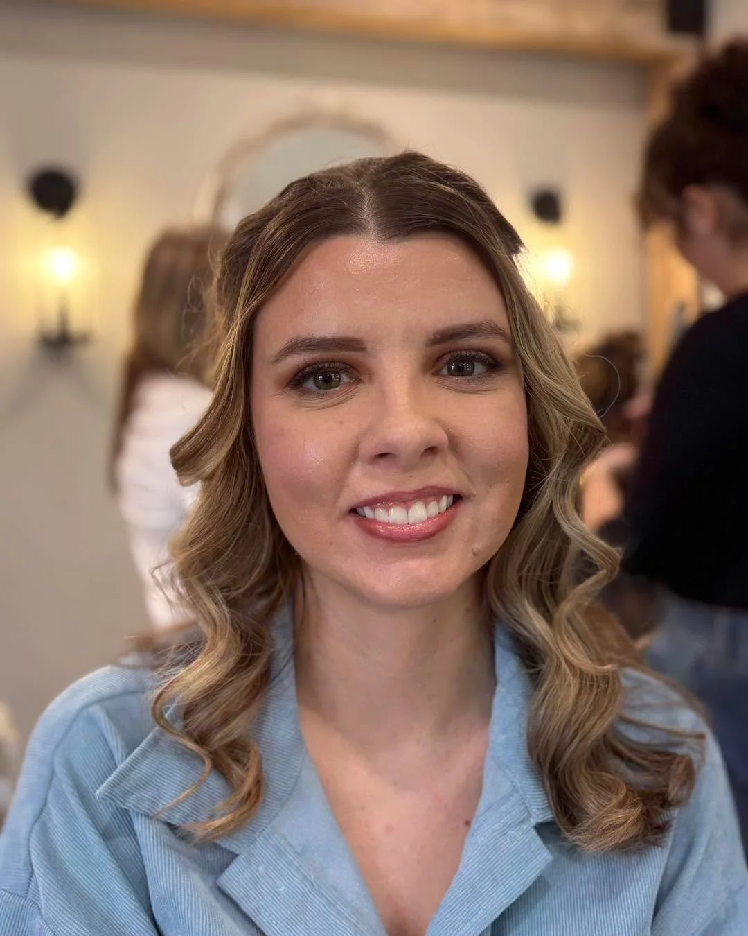 Soft bridal glam with a touch of glow ✨

Warm neutral eyes, soft definition, and radiant skin that photographs beautifully and lasts all day. This is one of my favorite looks for brides who want to feel polished, timeless, and still completely themse