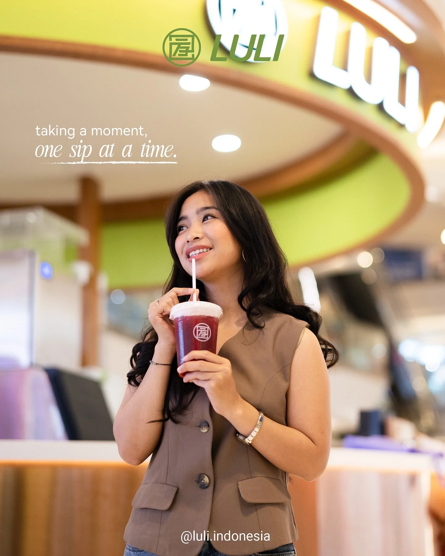 Seteguk yang magicnya cukup buat bikin mood balik lagi✨

Grab your LULI drinks now for everyday glow and beauty!

#LULIIndonesia #MinumanHerbal #BeautyDrink #NgopiSantai #WellnessDrink