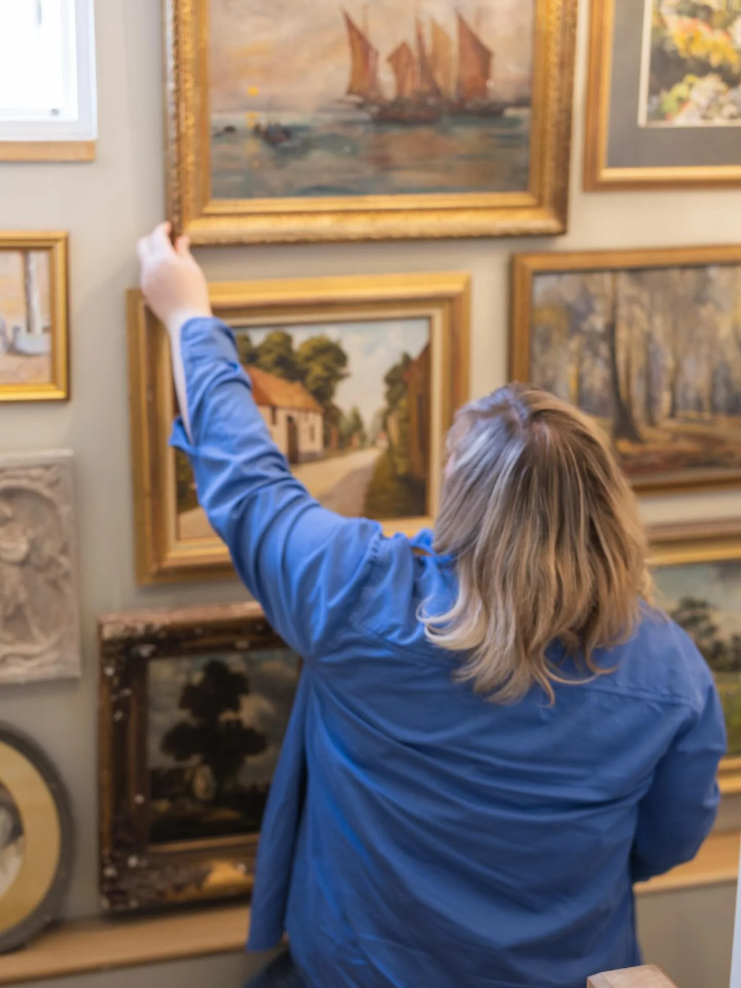 Curating chaos, but make it aesthetic 🌿#GalleryWall #ArtWall #InteriorStyling #HomeInspo #DesignInspo #InteriorDetails #UKInteriors #HeavenInteriors #StyledByHeaven #CreativeSpaces #DecorInspo