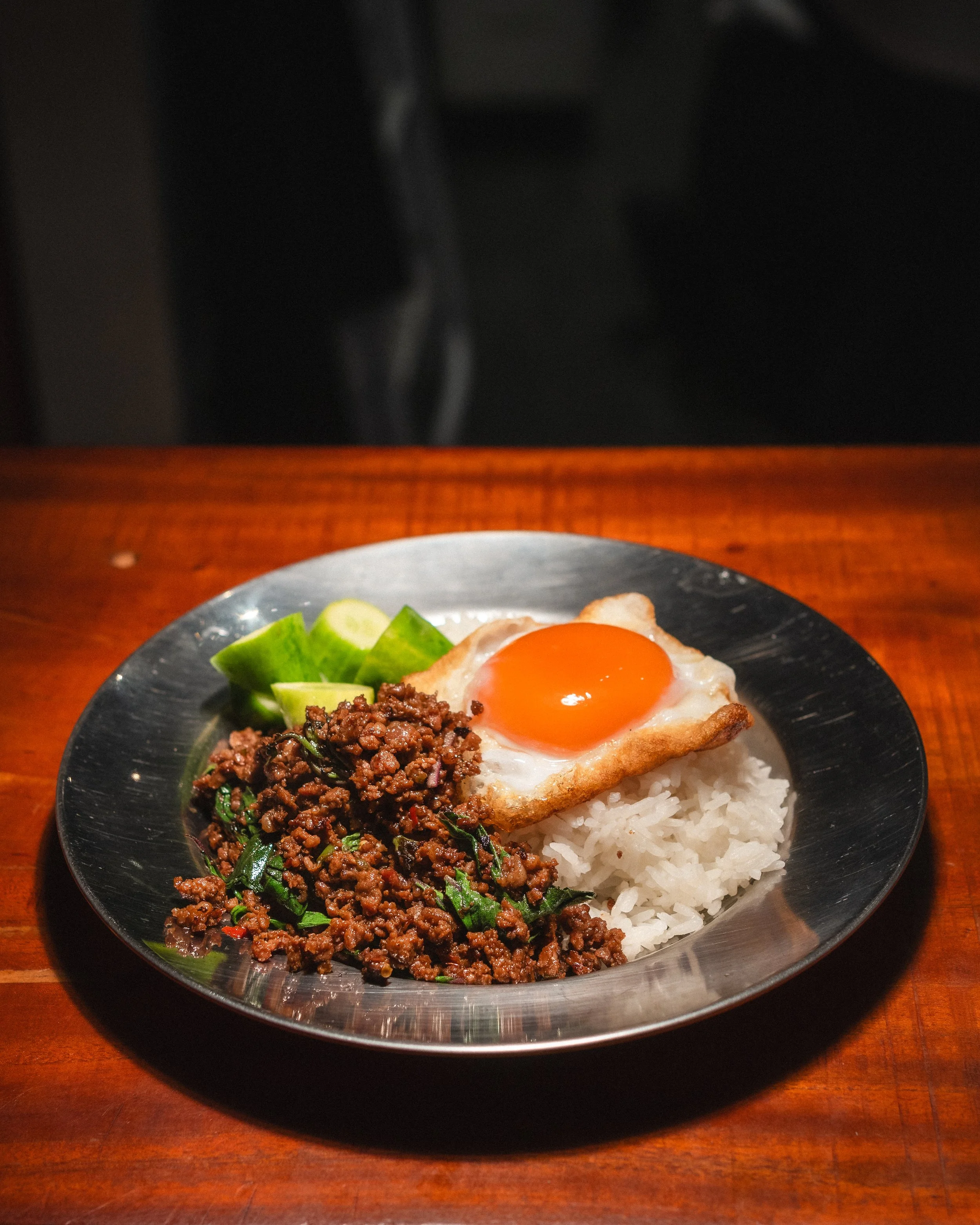 กะเพราเนื้อไทยวากิวราดข้าว + ไข่เป็ดดาว | Wok-fried Thai Wagyu with Basil, Chili, and a Fried Duck Egg, Served on Rice 🌶️ 🌶️ 380.-