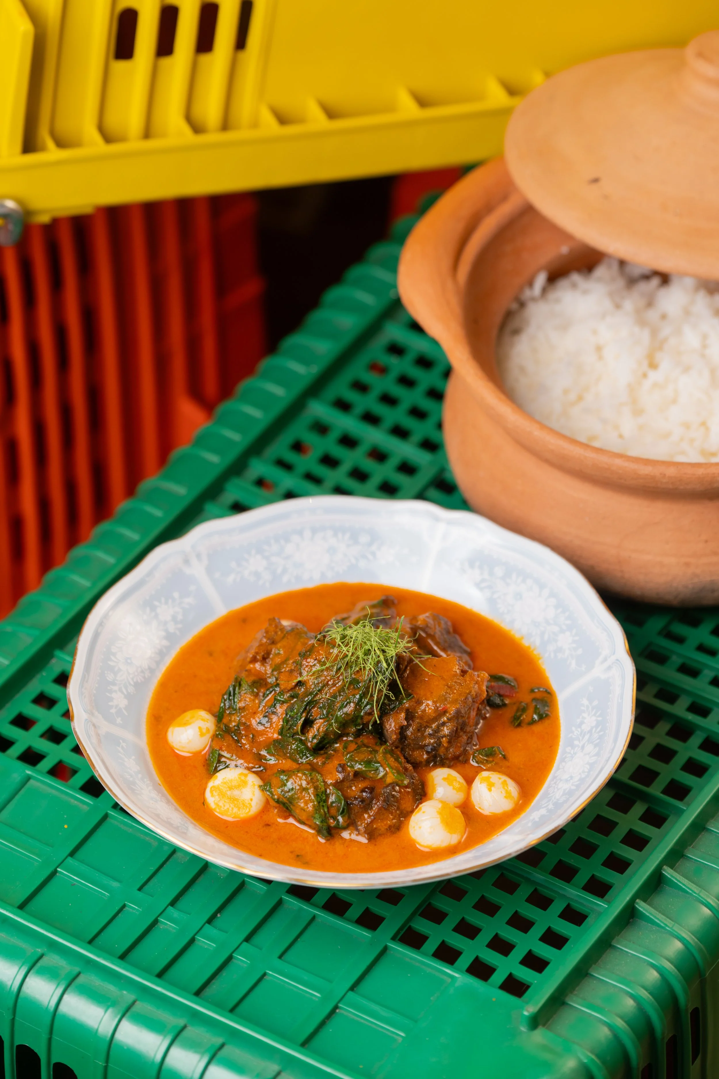 แกงคั่วแก้มวัววากิวใบชะพลู | Southern Curry with Slow-cooked Wagyu Beef Cheek and Betel Leaves, Fermented Thai Garlic 🌶️🌶️   690.-

