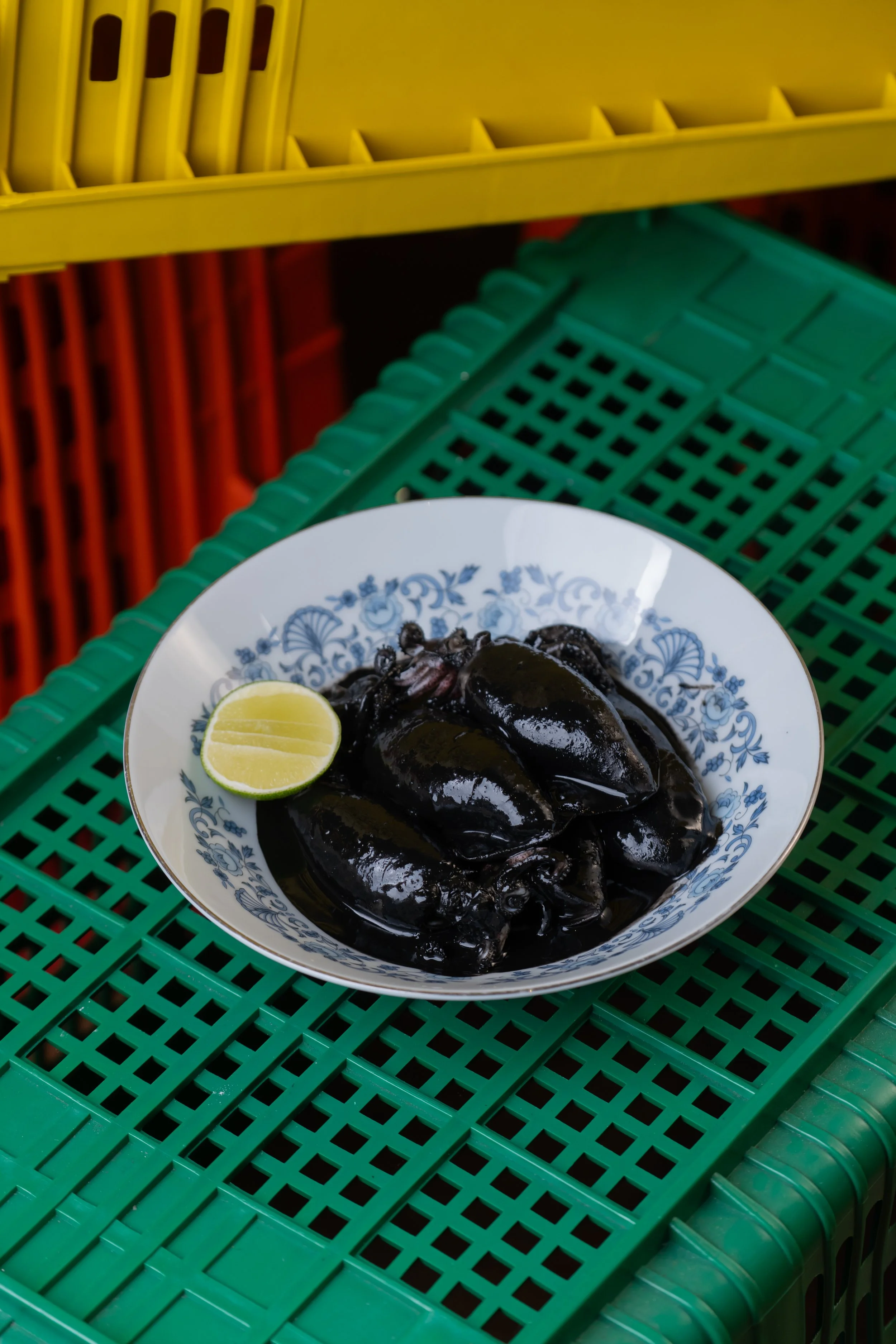 ปลาหมึกภูเก็ตผัดน้ำดำ | Phuket Squid, Squid Ink, Andaman Squid 380.-
