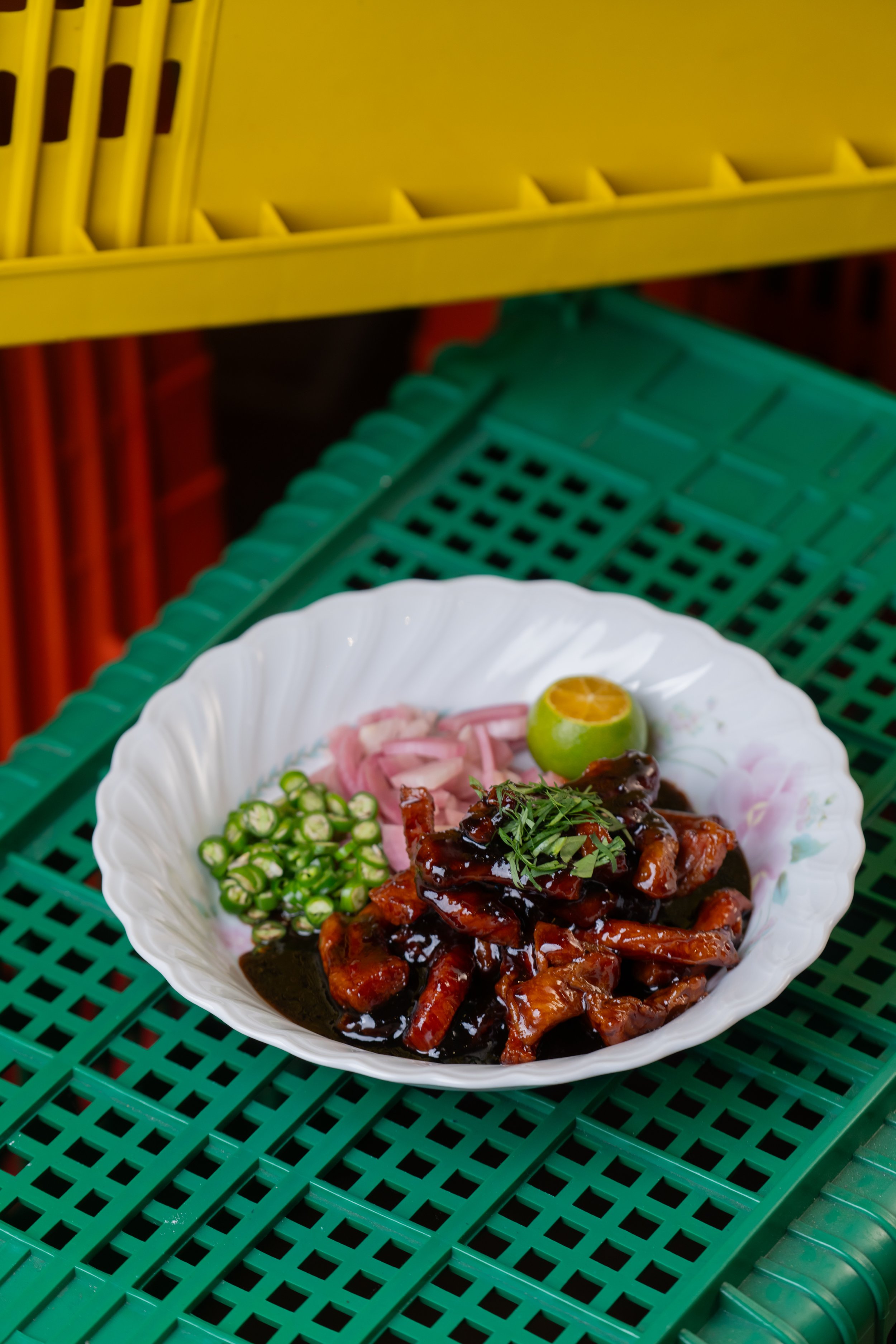 หมูตาวอิ๋วแบบภูเก็ต | Pork Jowl, Phuket Soy Sauce, Shallot Pickle, Fresh Chilli On Side 🌶️ 380.-

