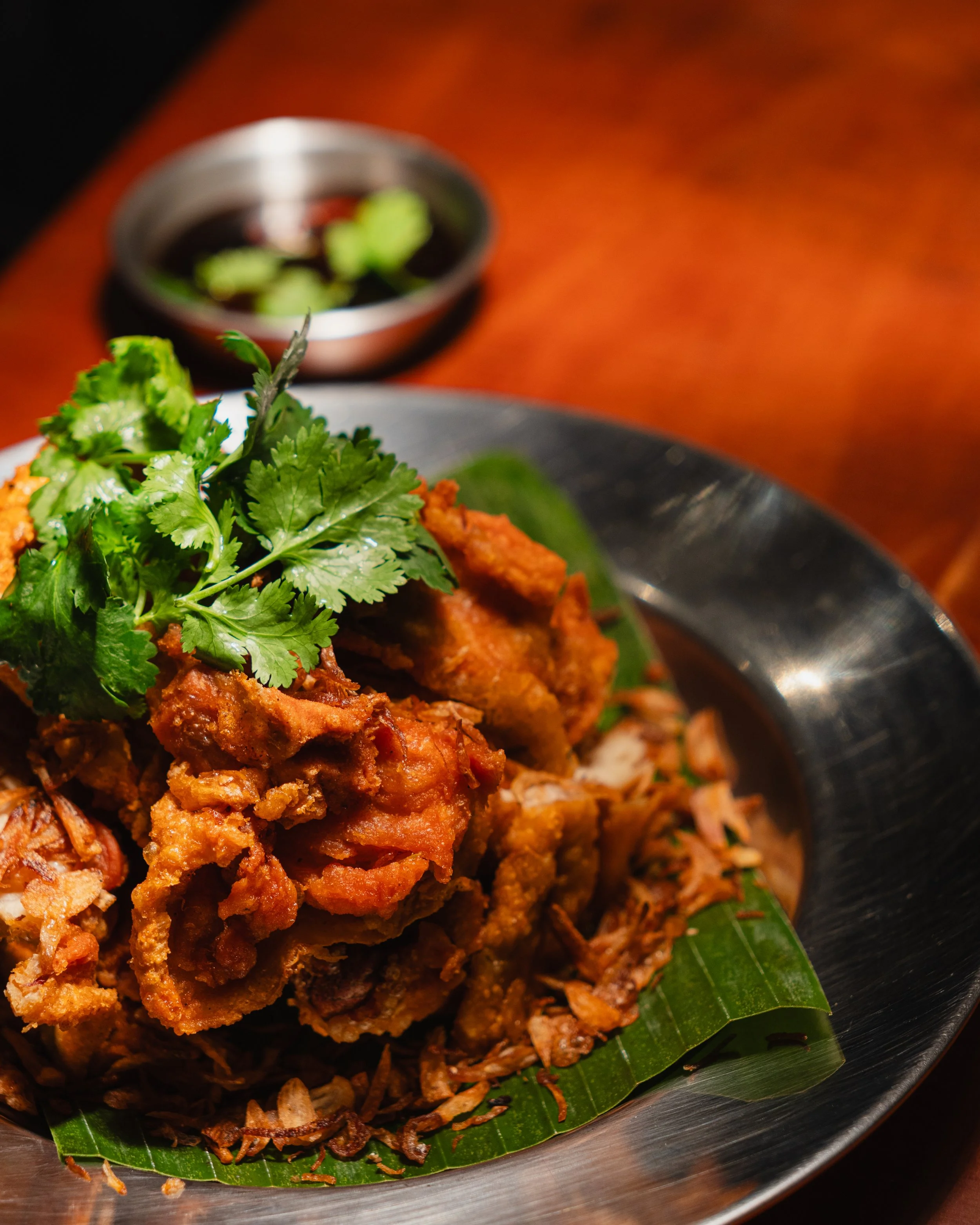 ไก่ทอดหาดใหญ่ | Hat Yai–Style Crispy Fried Chicken with Fried Shallots 280.-
