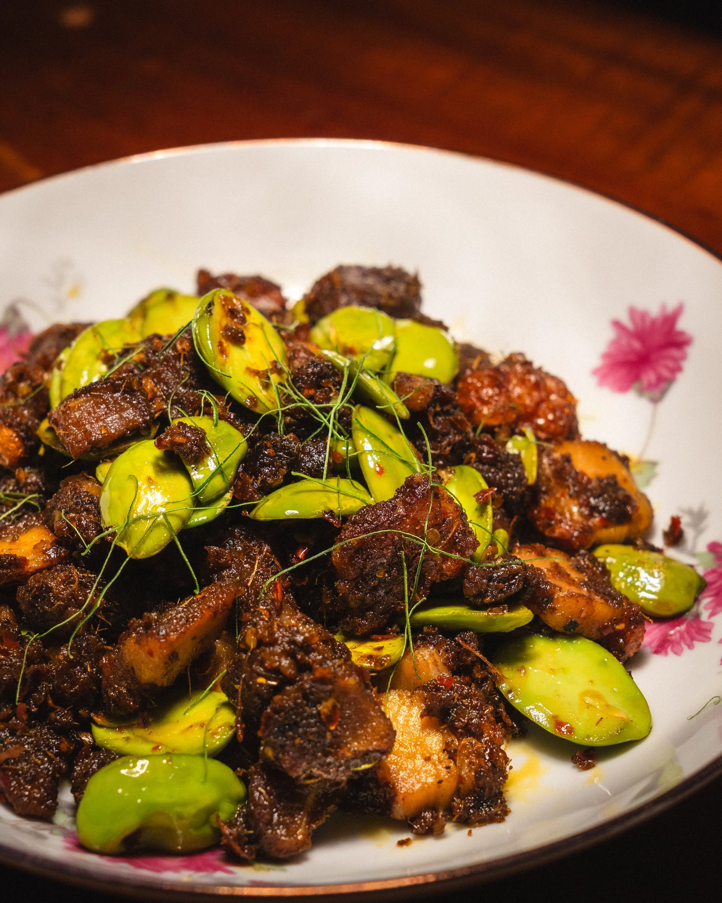 หมูย่างตรังเครื่องแกงสะตอ | Trang-Style Grilled Pork. Wok-Fried with Curry Paste and Stink Beans 🌶️🌶️🌶️  450.-