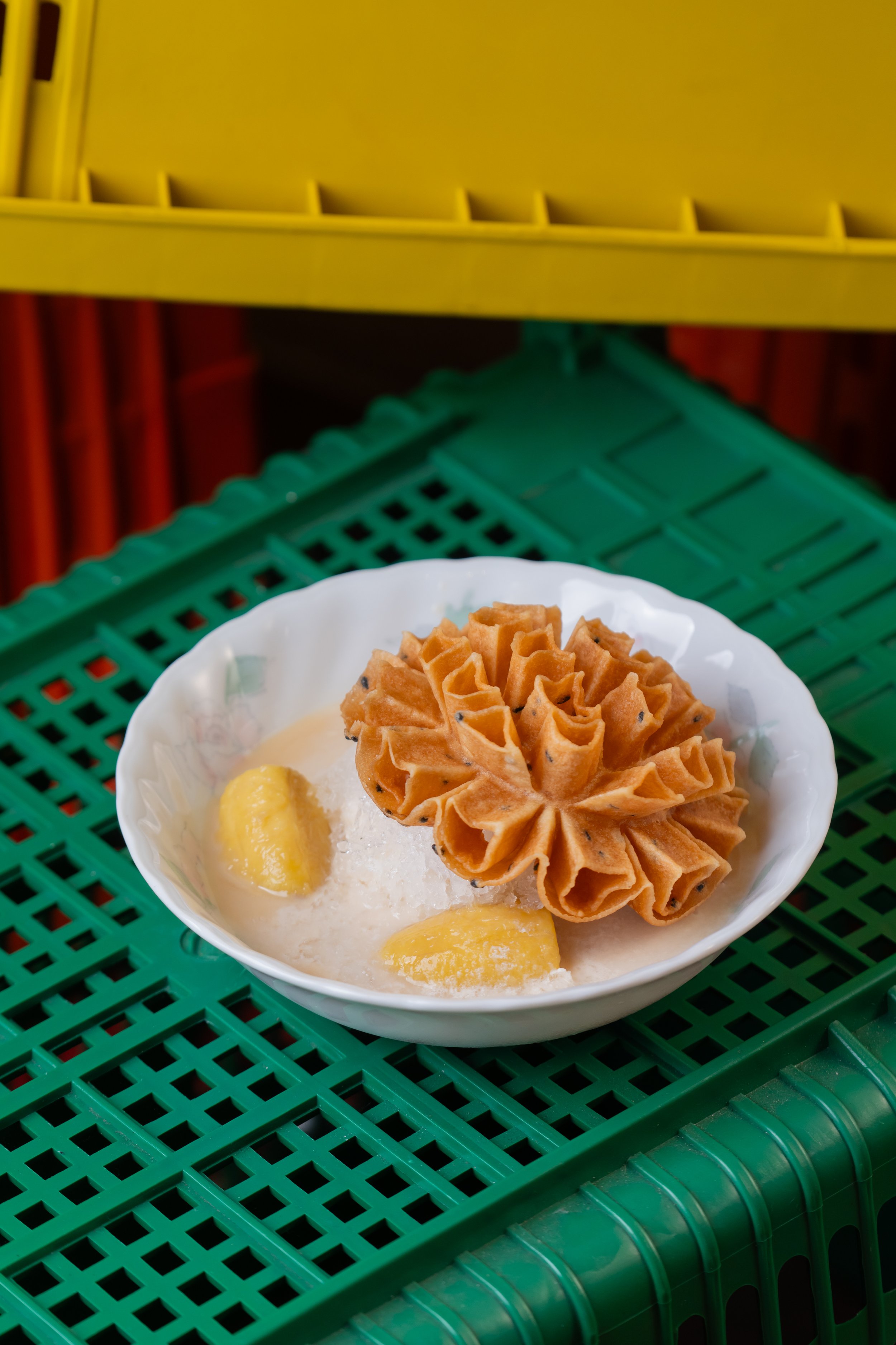 กล้วยบวชชีและขนมดอกจอก | Banana in Iced Coconut Milk &  Crispy Lotus Blossom 180.-
