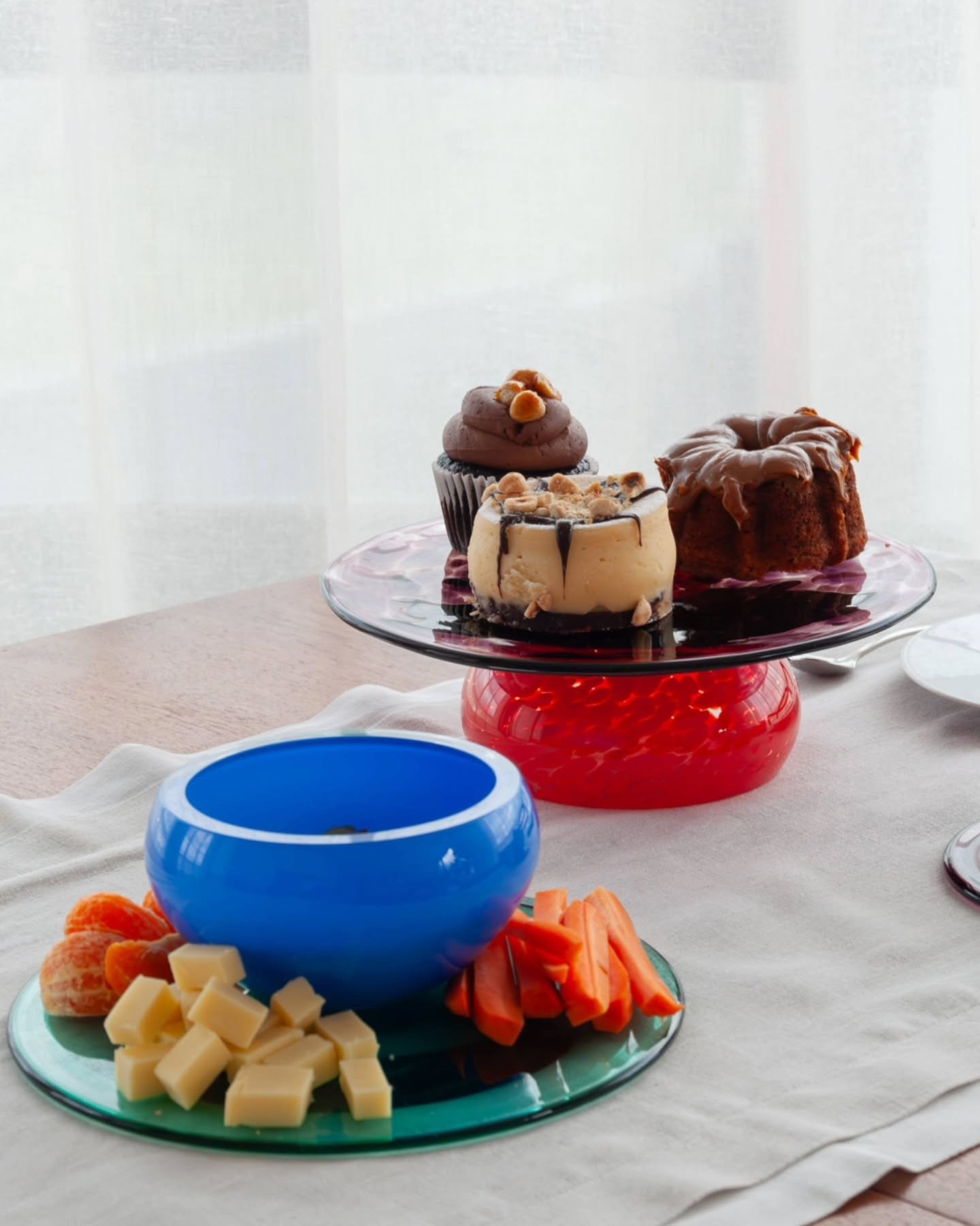 A splash of colour with double use handblown glass cake stands. We have the blue green at @kollektif_co and few coloyrs with @formandseek.shop 

Visit www.coastal-tales.com for new colour collection.