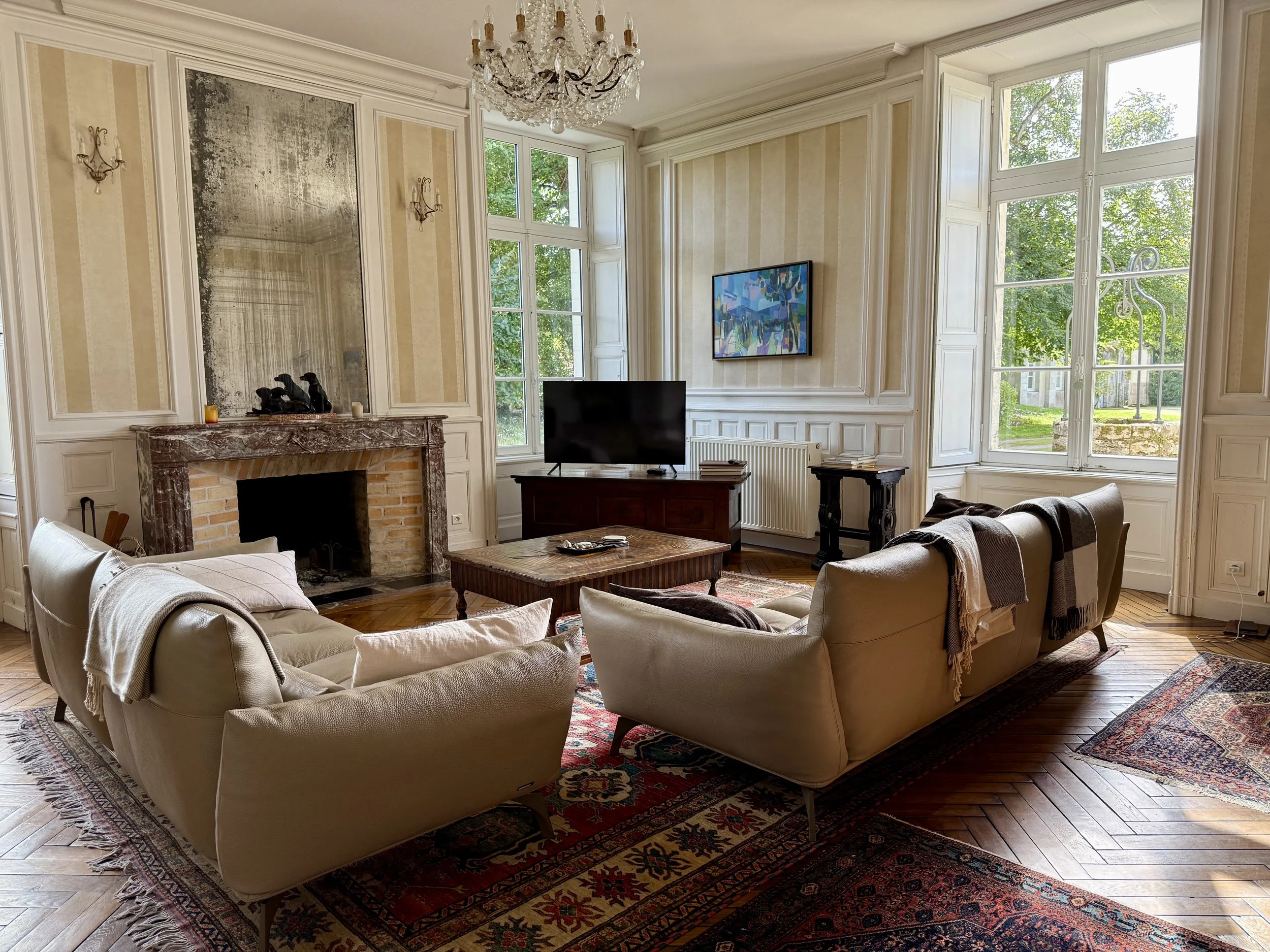 12 - Château Living room.jpeg