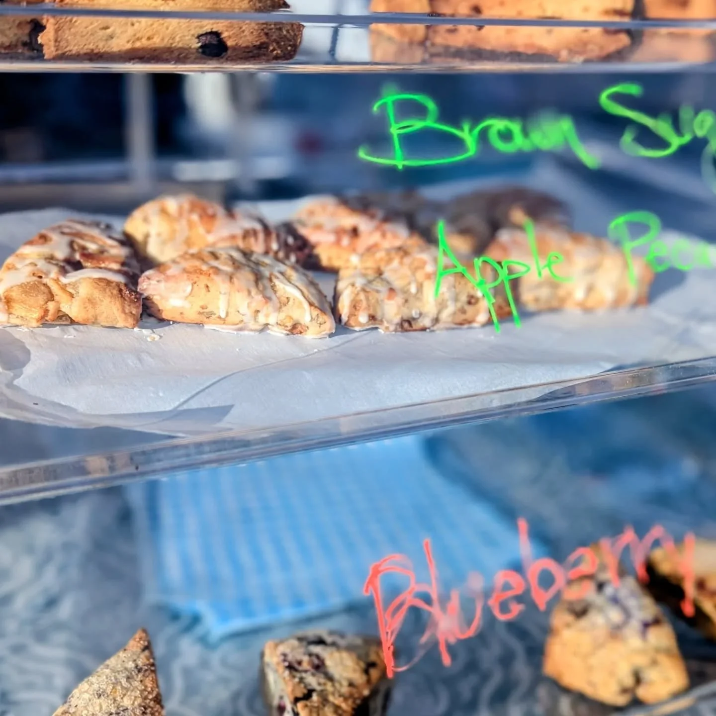 It's a beautiful brisk morning at @sarahardyfarmersmarket