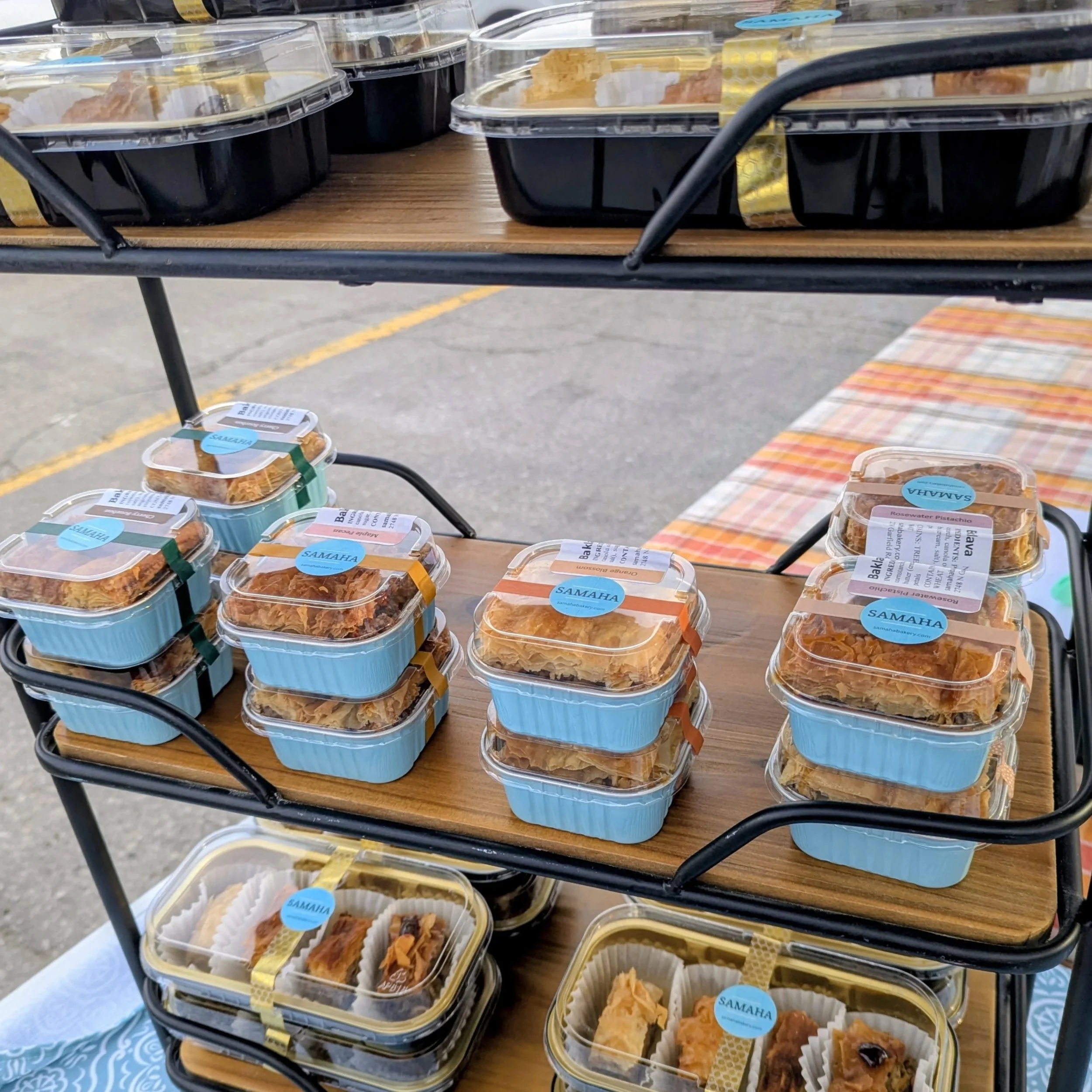 It's Saturday morning at @sarahardyfarmersmarket

Come say hi and see what we have left.