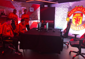 Epsorts training session, 4 players in a dark room with Neon Lighting