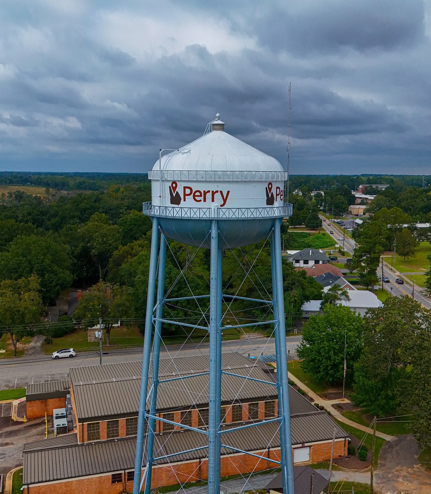 Downtown Perry | 1:26 PM

#dronelife #dronephotography #dronefootage #tampabay #floridadrone #visitflorida #aerialviews #sunshinestate #tampabayviews #floridafromabove #epicviews #dronepilot
