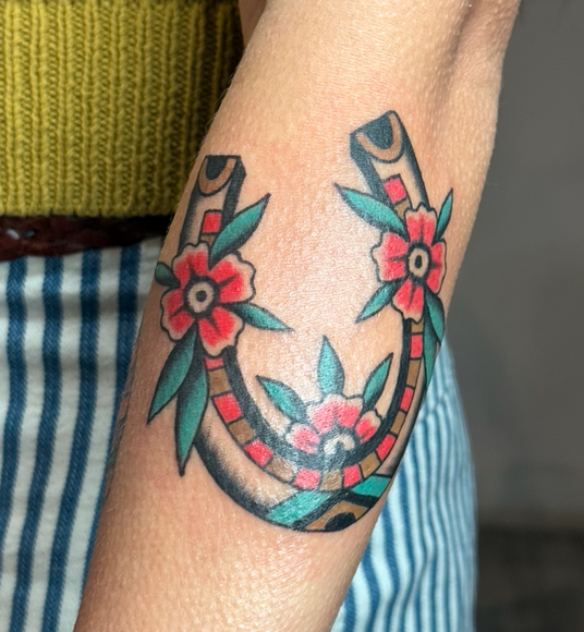 Horseshoe flash tattoo, Nicole Mort Green River Tattoo Minneapolis
