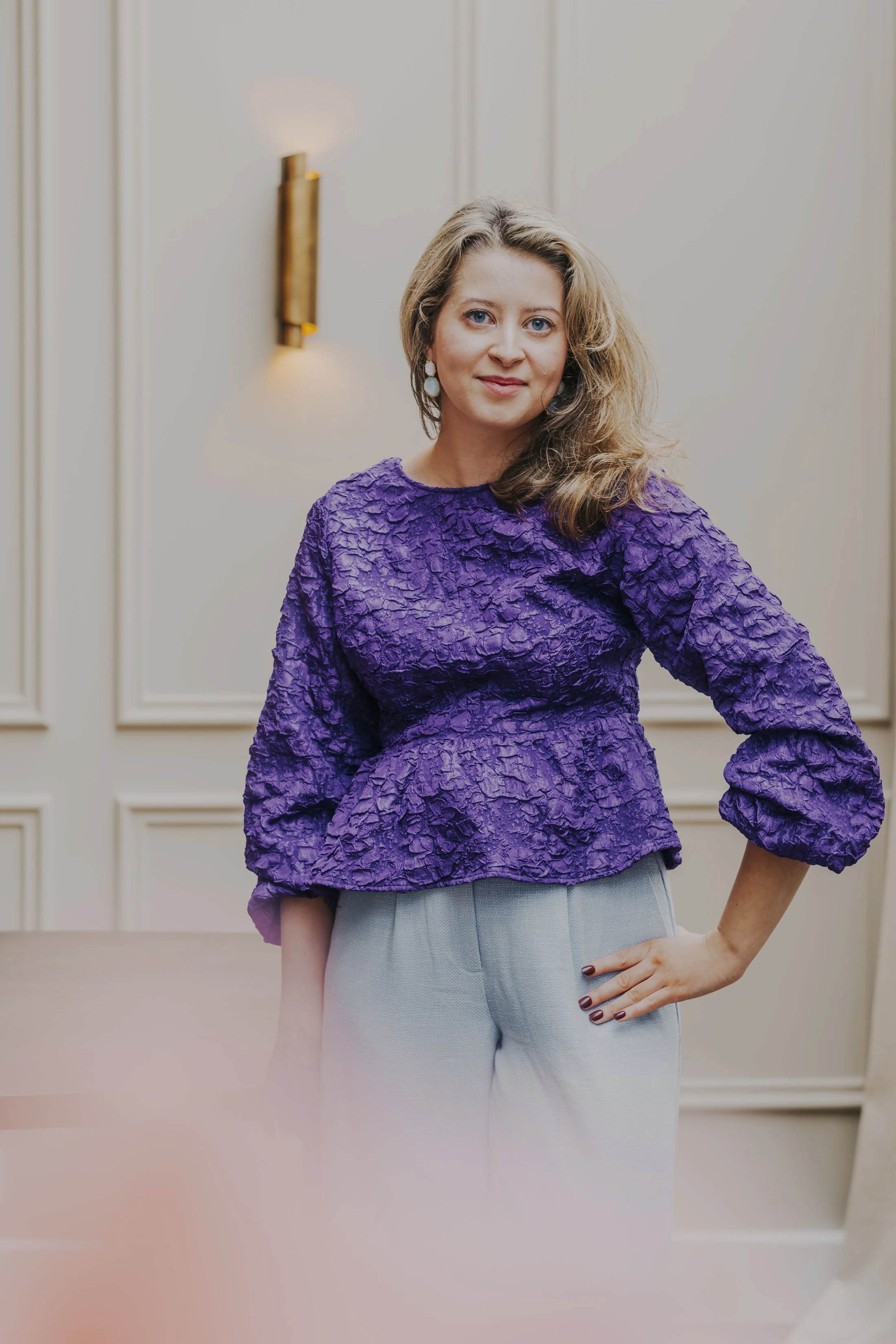 Sanne begeleidt vrouw tijdens hormoonconsult