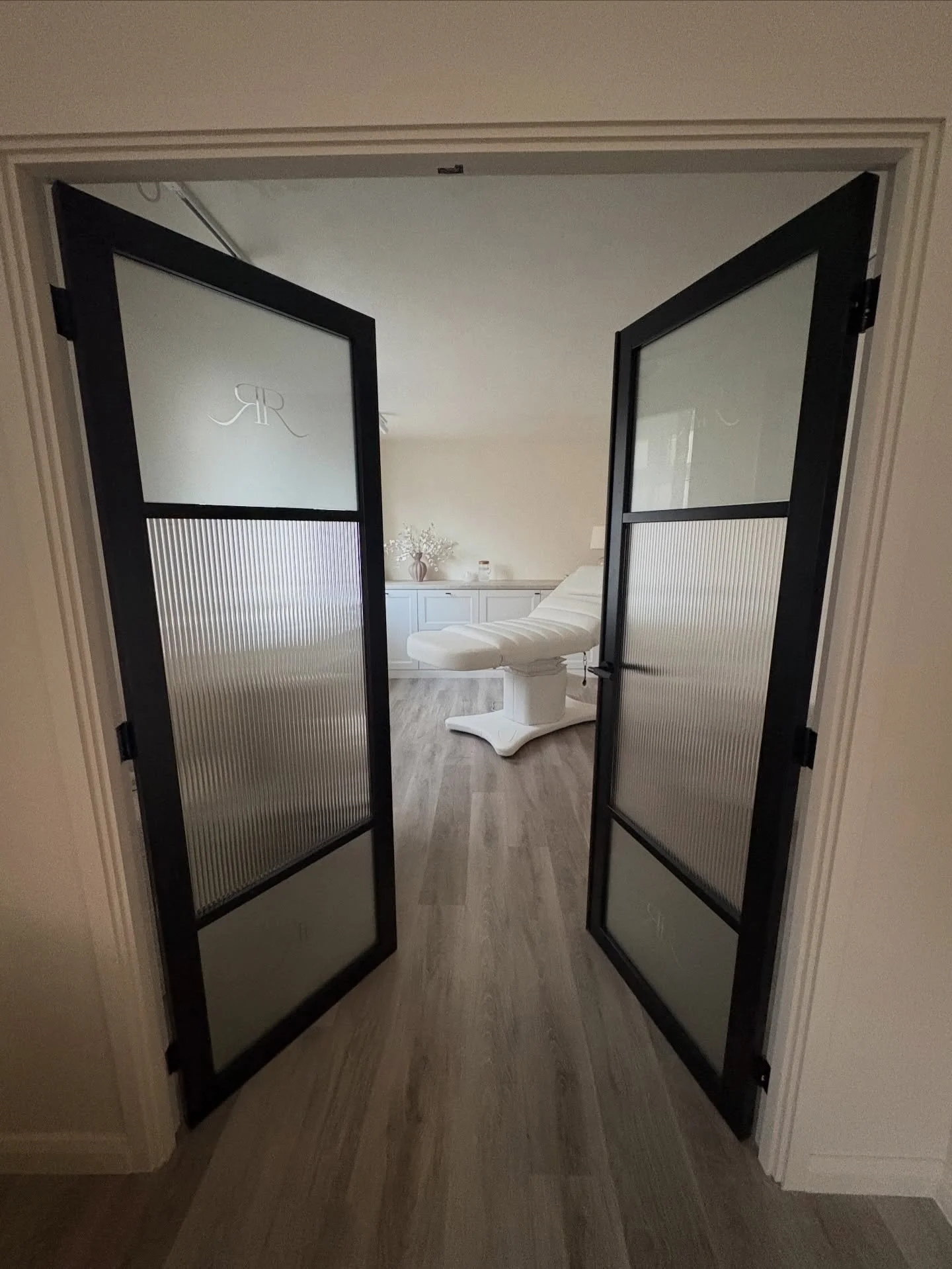 ✨ The Rejuvenation Rooms Windsor✨
A little sneak peek at my beautiful new clinic🤍🤍🤍
I had the privilege to shoot with the wonderful @storiesbychloe last week &amp; I CANNOT wait to show off more of what we&rsquo;ve done! 

A few of you have been i