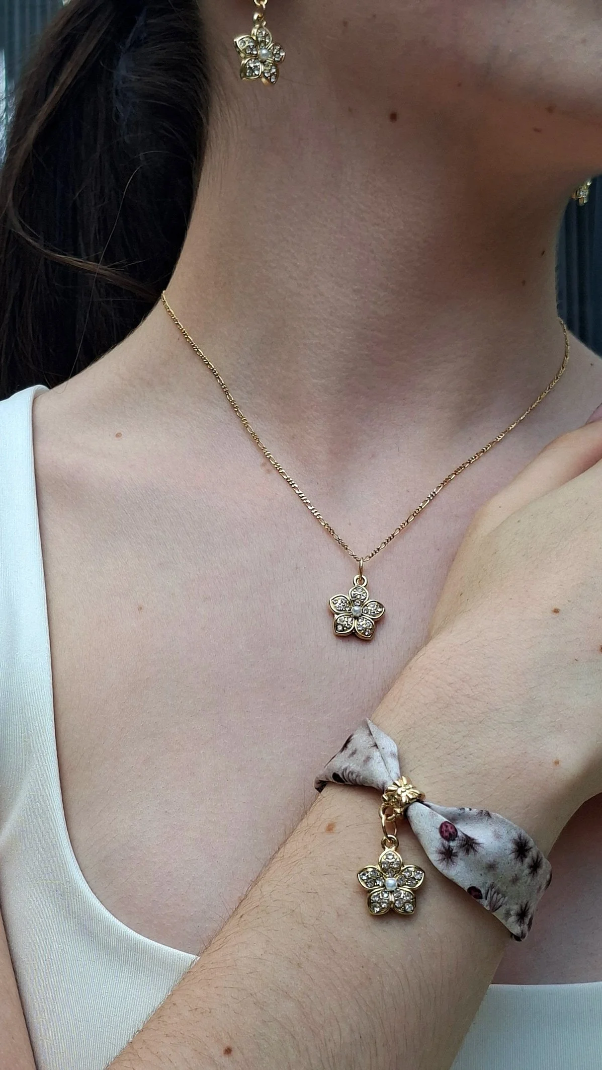 07_Pulsera-Mariquitas-Flor-Dorada_02.jpg