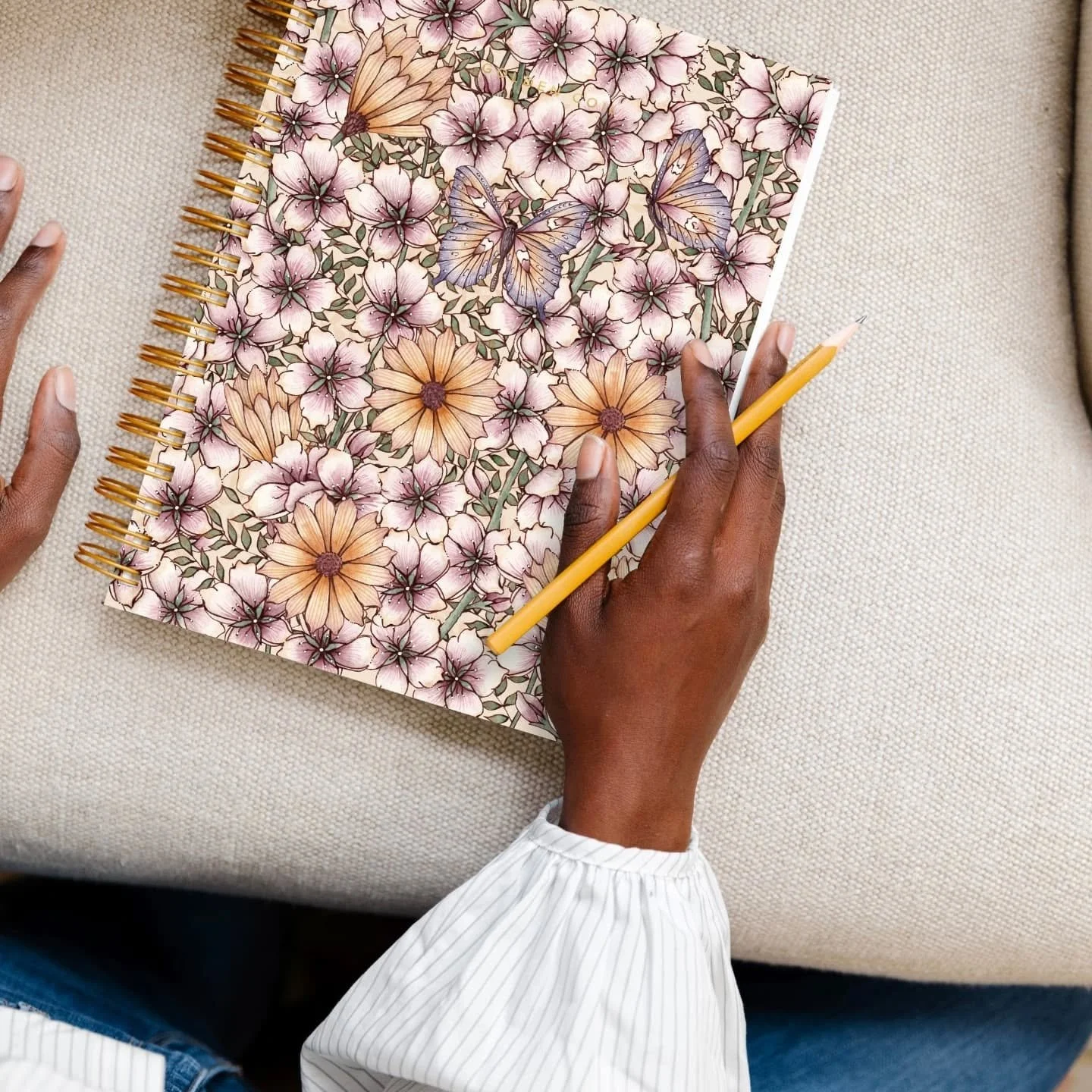 I'm very excited to take part in the 2025 Golden Coil Design Contest @golden.coil contest, which is a great opportunity for artists all around the world to showcase our creative projects. 

My submission is a floral composition based on spring flower