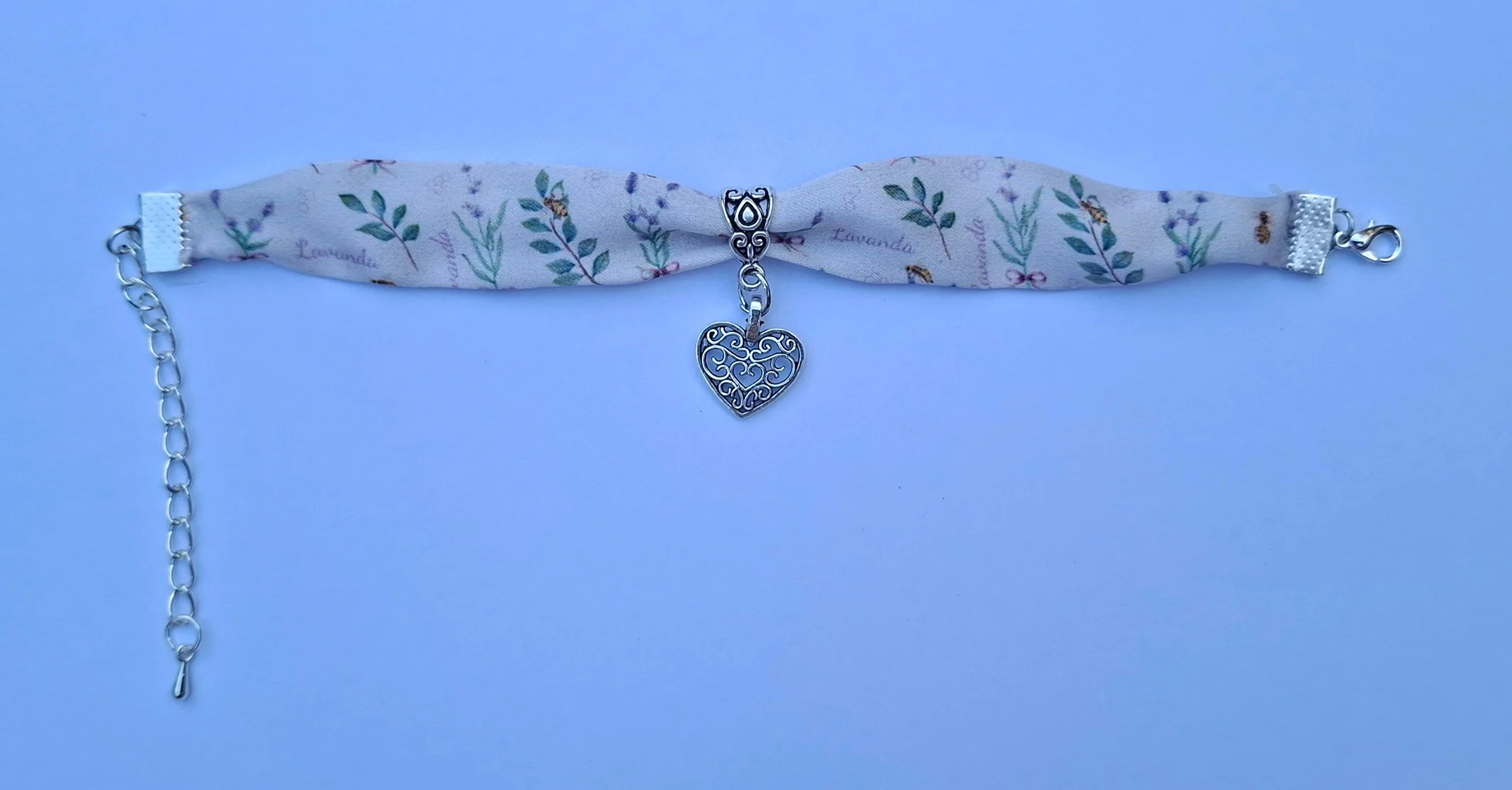 08_Pulsera-Lavanda-Corazón-Plata_24.jpg