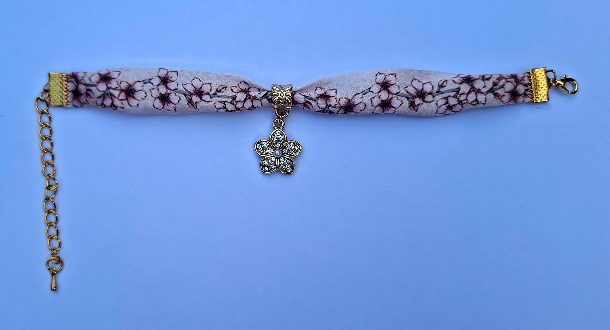 02_Pulsera-Cerezos-Crema-Flor-Dorada_33.jpg