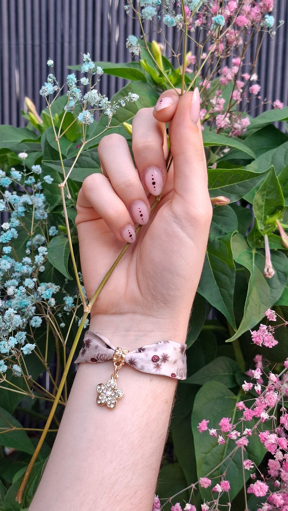 07_Pulsera-Mariquitas-Flor-Dorada_12.jpg