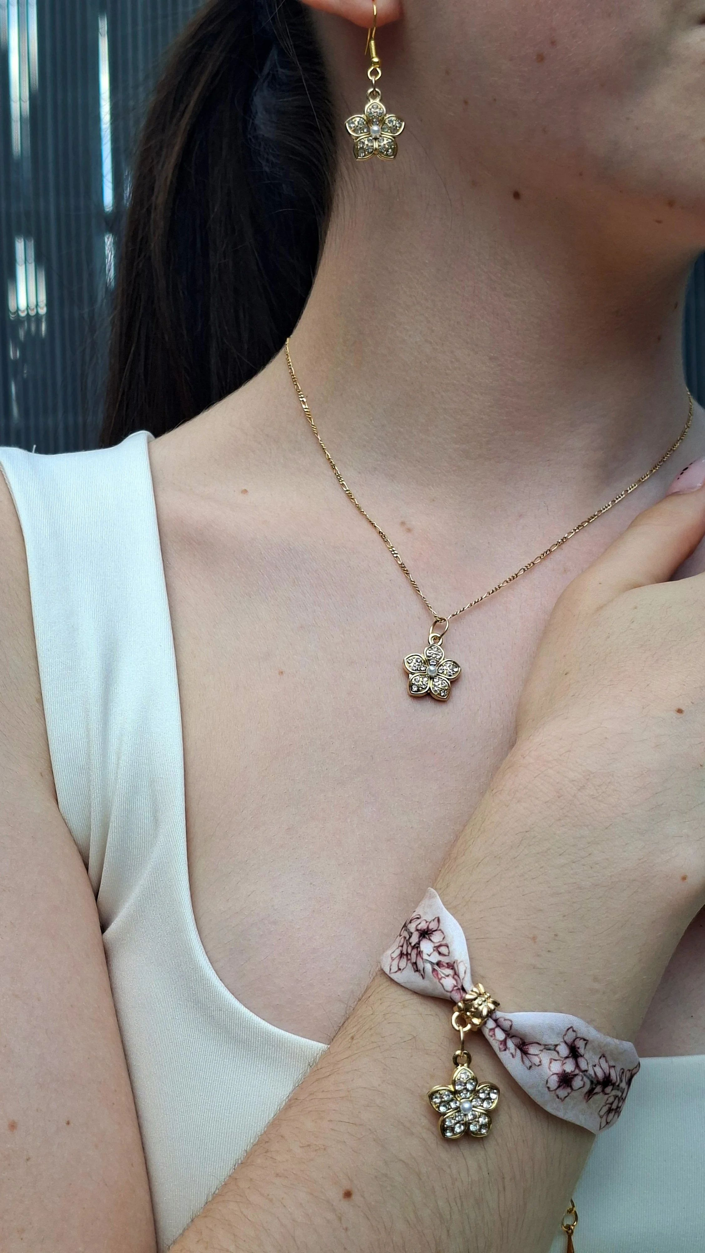 02_Pulsera-Cerezos-Crema-Flor-Dorada_29.jpg