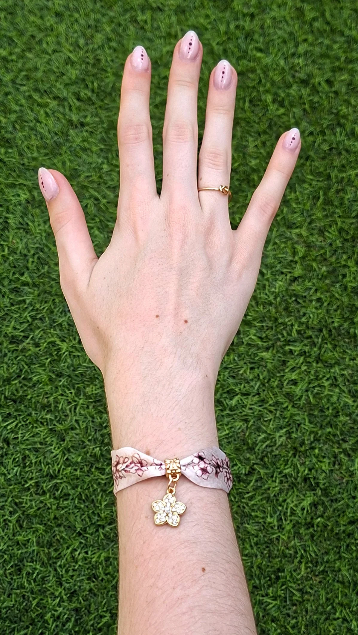 02_Pulsera-Cerezos-Crema-Flor-Dorada_01.jpg