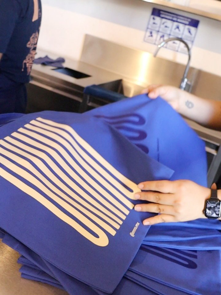 Saliendo del horno de @segundopiso_mx 🧵🪡 

#merch #onnno #gorras #totebags #mantequilla