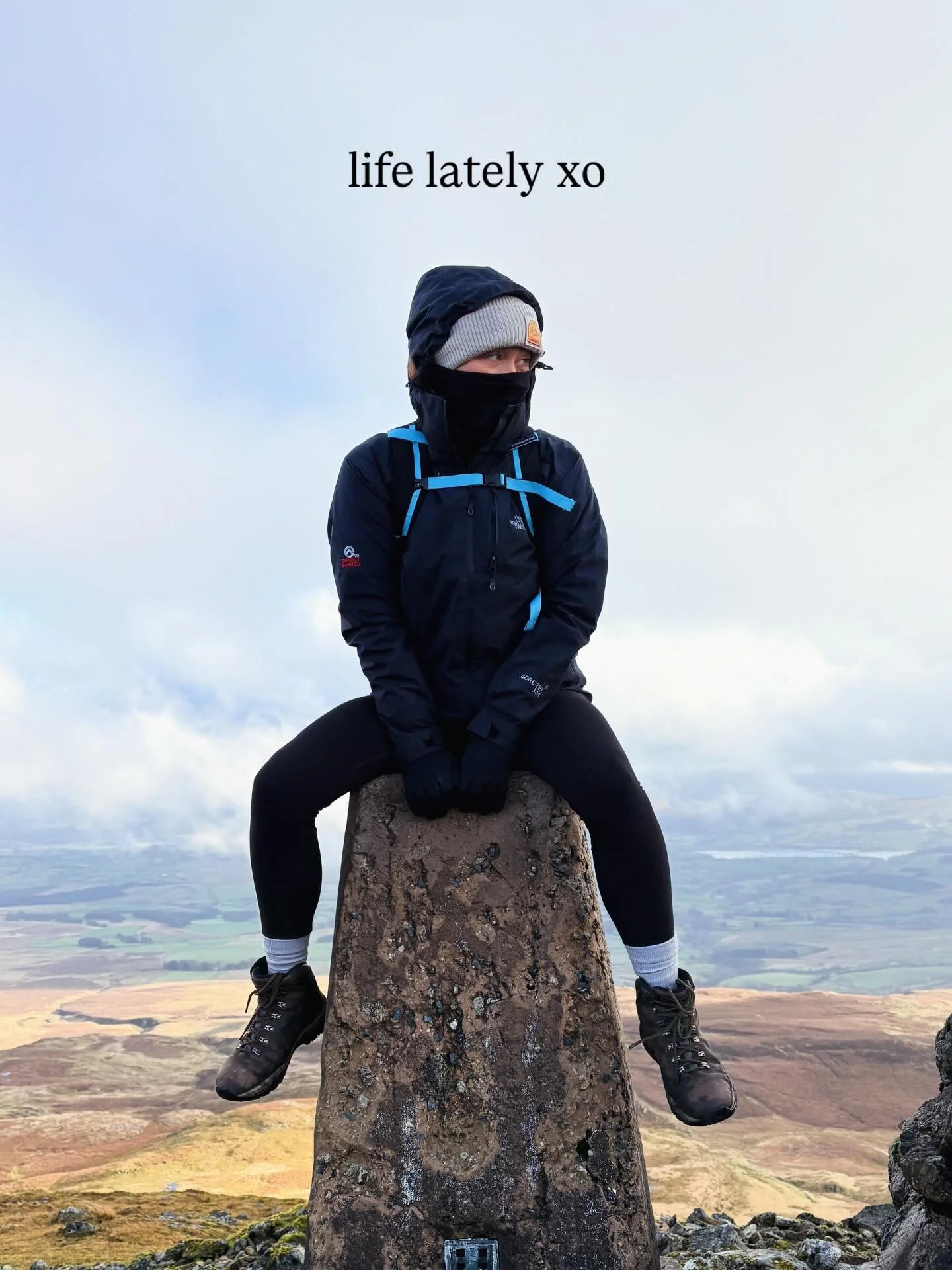 Life lately&hellip; a bit of hiking, a bit of leading, a bit of family time. And that orange coffee flask becoming an extension of my left arm. 

Happy new year team xoxo

#lifelately #newyear