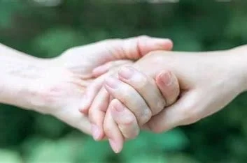 ESTILOS DE APEGO Y RELACIONES INTERPERSONALES FUTURAS