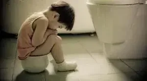 la encopresis representa un problema del niño para evacuar los esfínteres por miedos. En algunos casos necesita tratamiento con laxantes, ya que llegan a la paralizacion intestinal