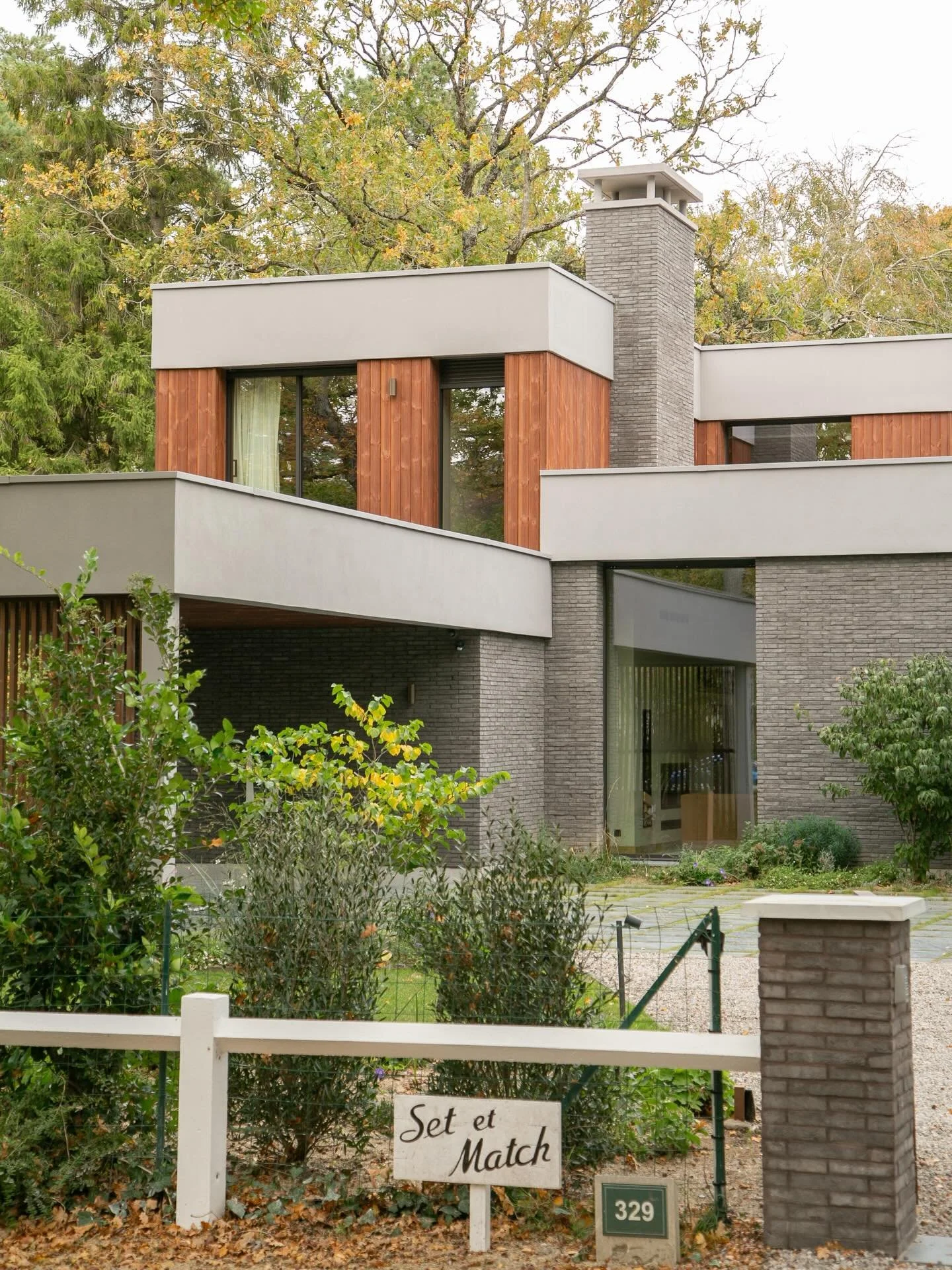 Zoom sur notre maison SET ET MATCH 🌱

Avec son architecture moderniste mixant l&rsquo;esth&eacute;tique des ann&eacute;es 70, l&rsquo;art de vivre des maisons californiennes et l&rsquo;ADN des maisons du Nord de l&rsquo;architecte fran&ccedil;ais Je