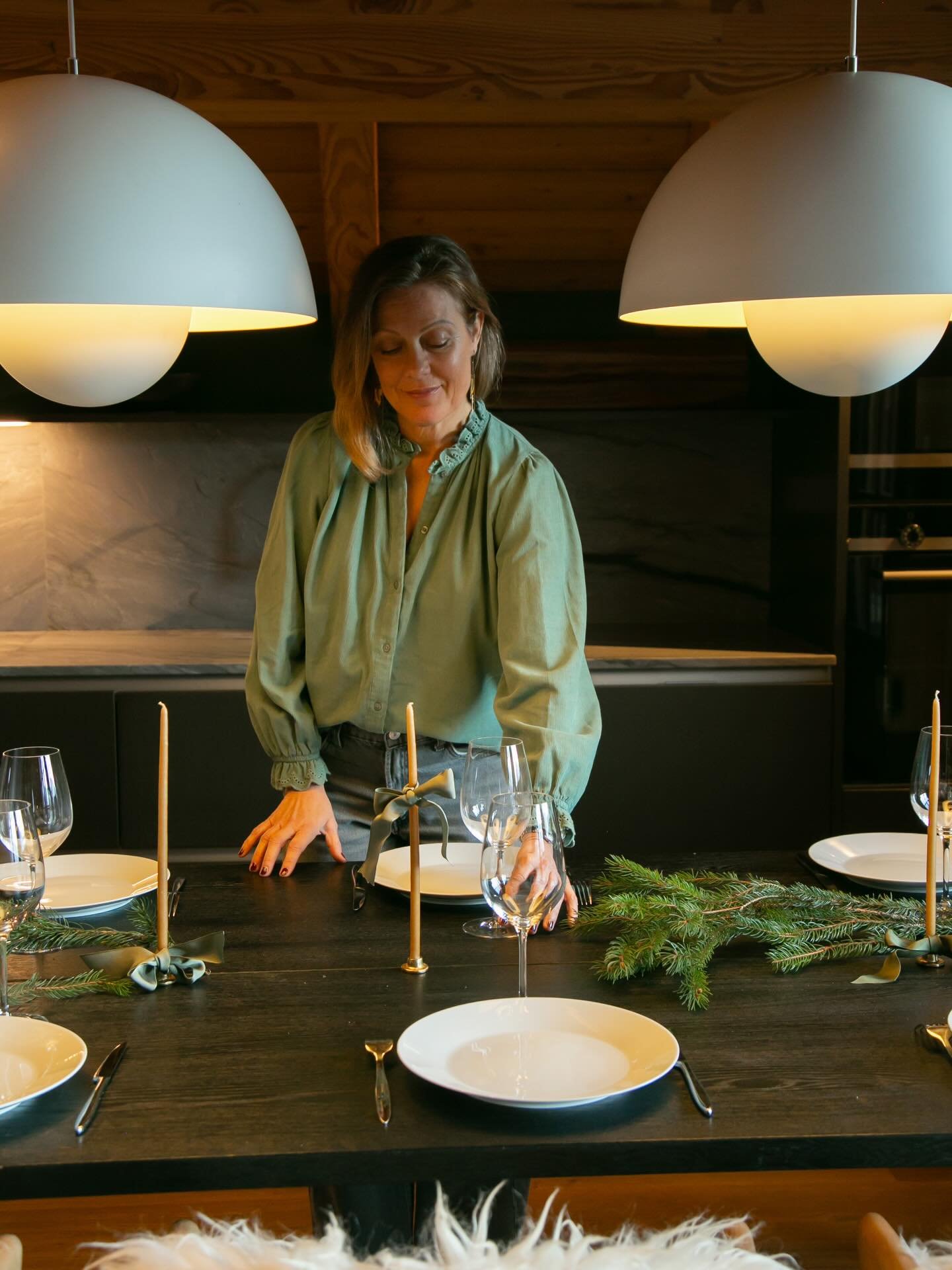 HAPPY HOLIDAY ✨🎄✨

Il est temps de mettre les petits plats dans les grands en famille, de passer des heures en cuisine pour r&eacute;galer les papilles de vos proches, de sortir votre plus belle vaisselle, d&rsquo;allumer des bougies partout et ce s