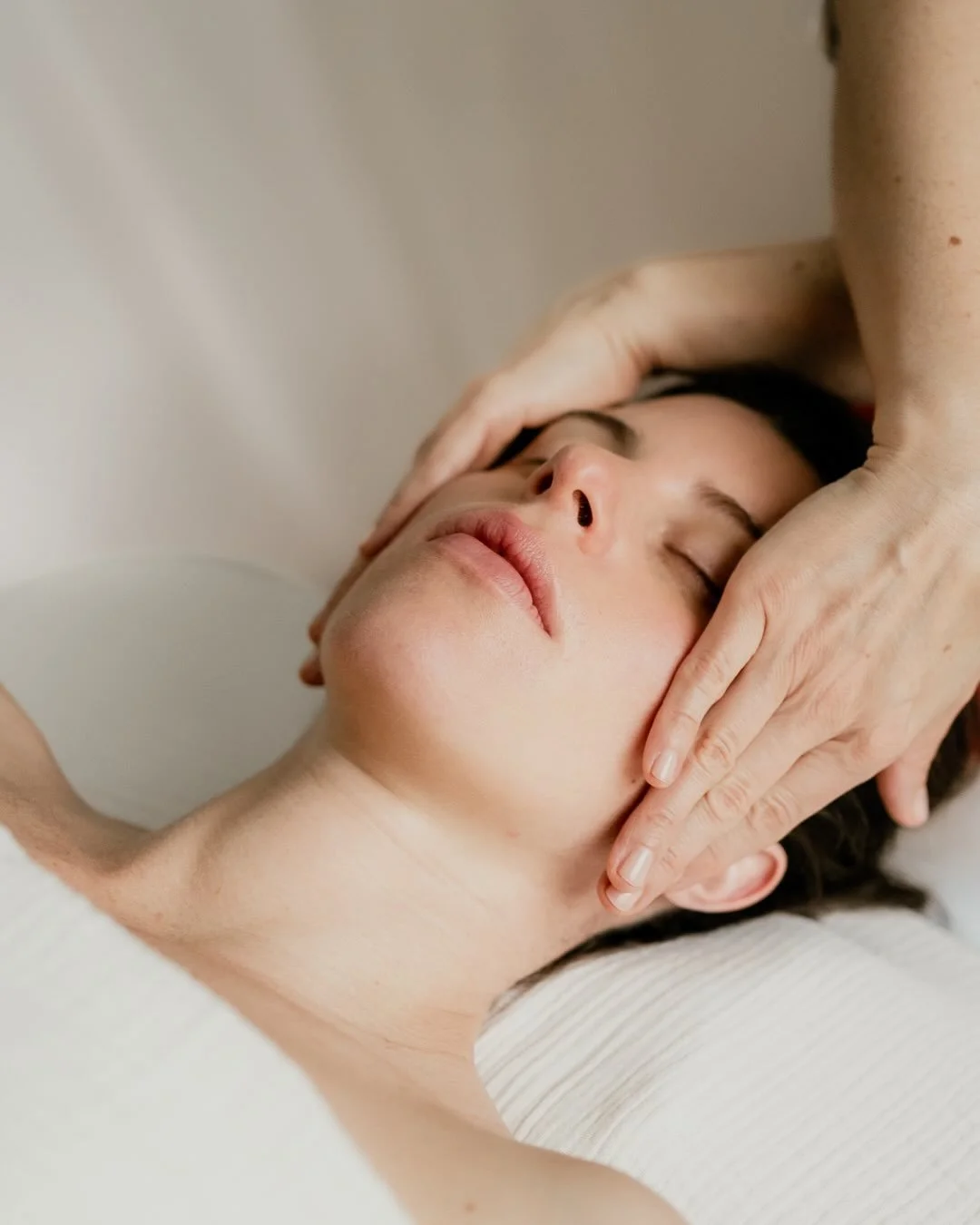 En ce weekend du 14 f&eacute;vrier, symbole d&rsquo;amour, nous avons eu envie de donner la parole &agrave; une experte du bien &ecirc;tre Virginie Tran, facialiste et fondatrice de @pimpmyderm_facialiste qui prend en charge tous les visages &agrave;