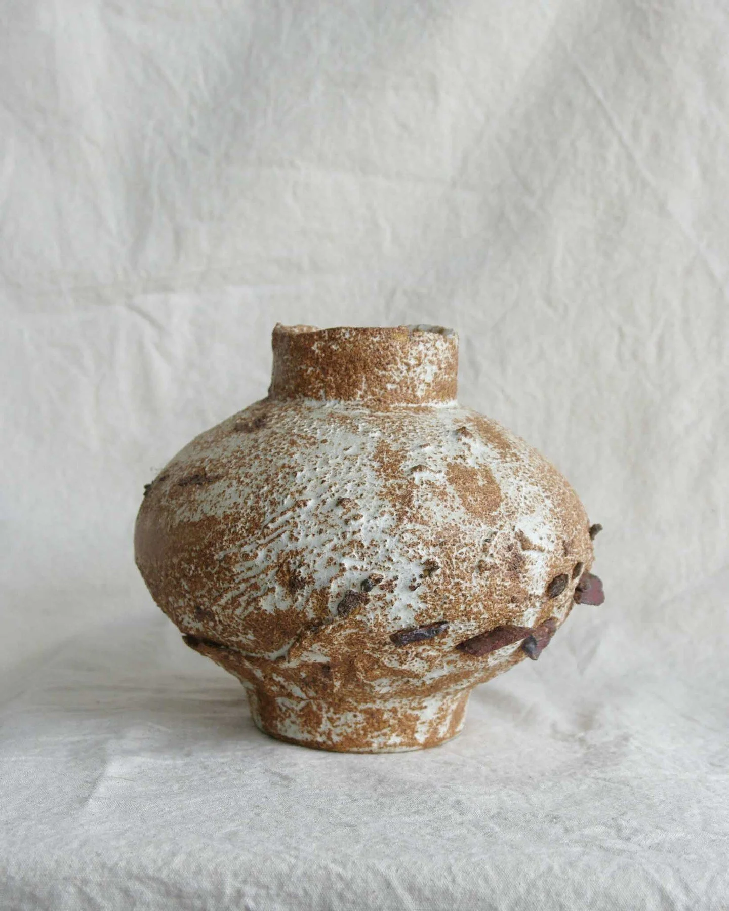 Redux 11

A unique vase by Daisy Eltenton, handcrafted in Tomar, Portugal. Made from stoneware and fired at 1260&ordm;C with schist rocks and matte glazes created by the artist as part of the Redux series (2025). 

Now available at craftersoftoday.co