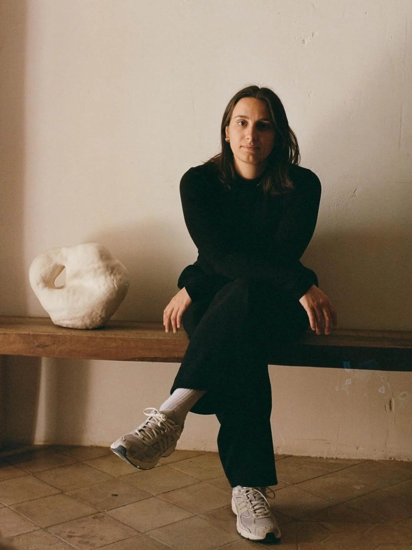 Introducing our conversation with Ana Grajales, a textile artist and industrial designer from Uruguay who lives and works in Mallorca.Through a slow and intuitive approach to weaving, she honors an ancestral craft while allowing it to carry new meani